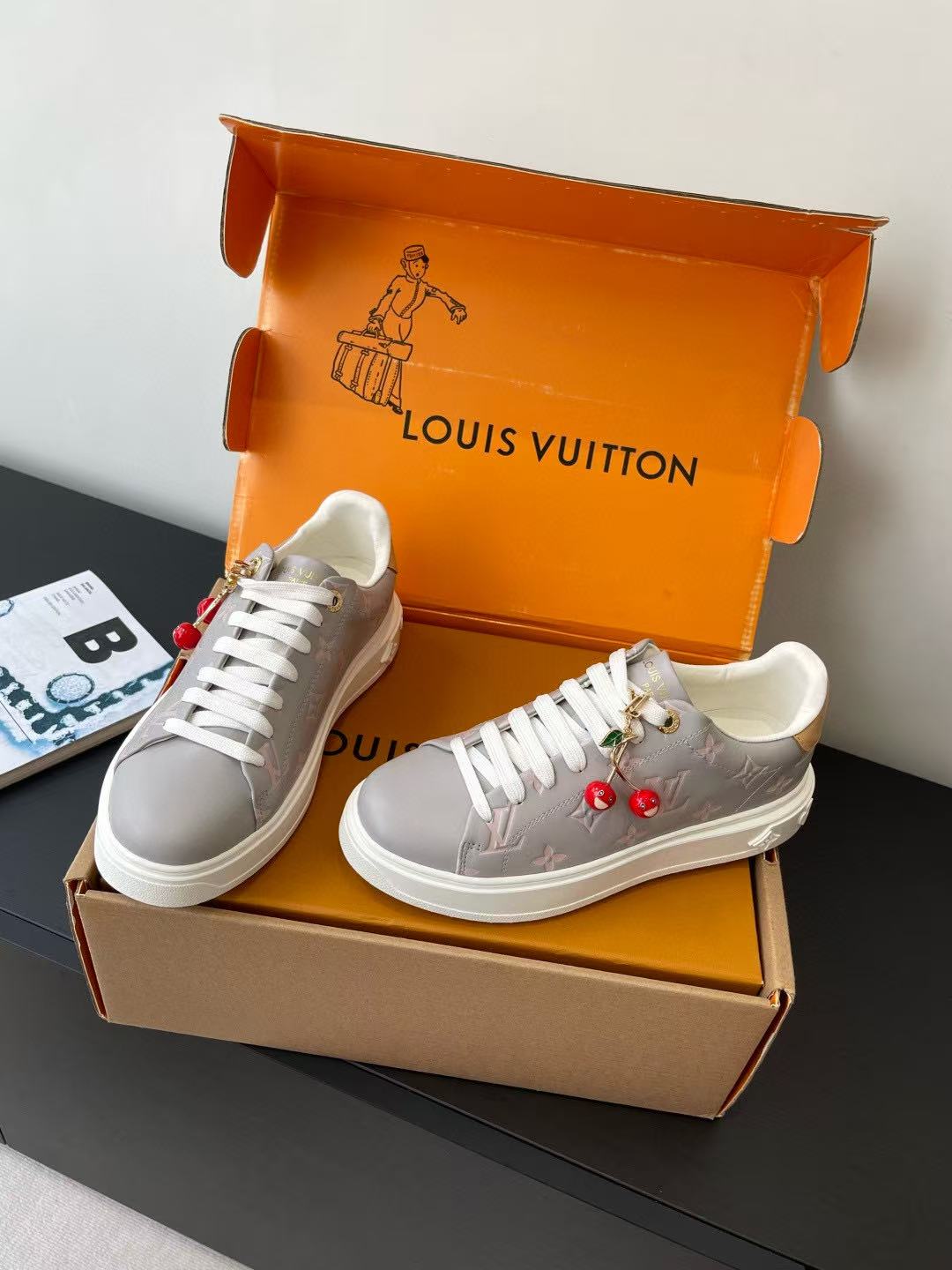 LVの高品質プリントカジュアルシューズ【50％割引+送料無料】