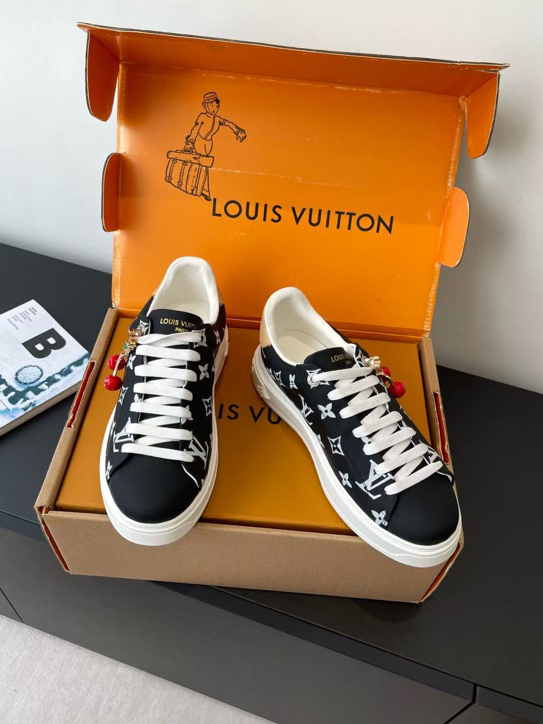 LVの高品質プリントカジュアルシューズ【50％割引+送料無料】