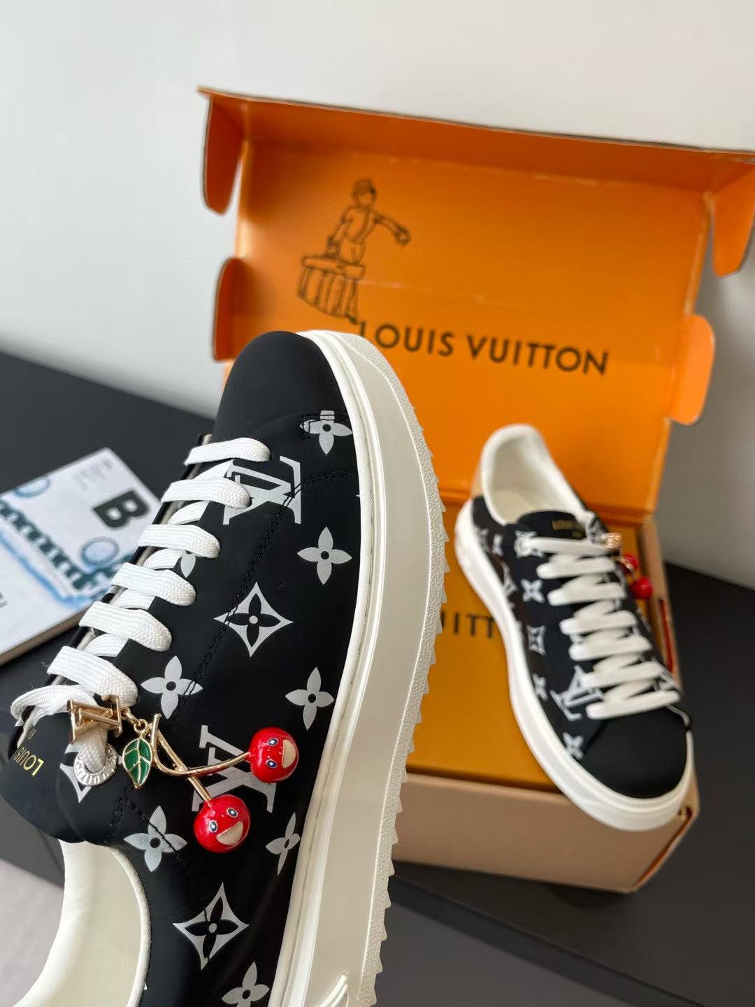LVの高品質プリントカジュアルシューズ【50％割引+送料無料】