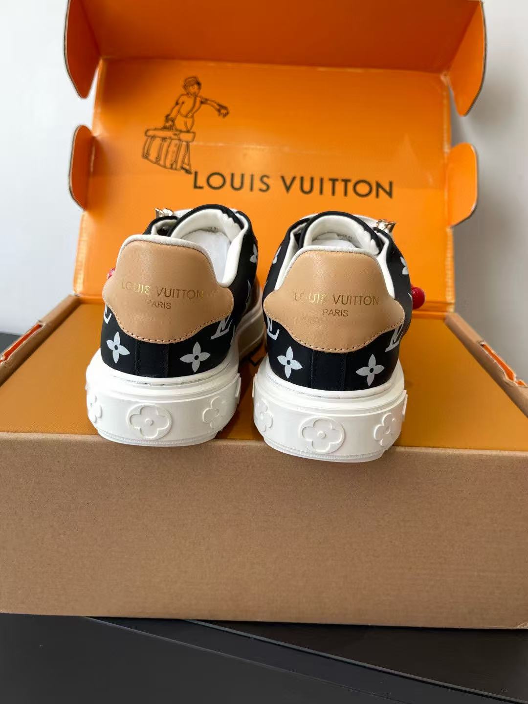 LVの高品質プリントカジュアルシューズ【50％割引+送料無料】