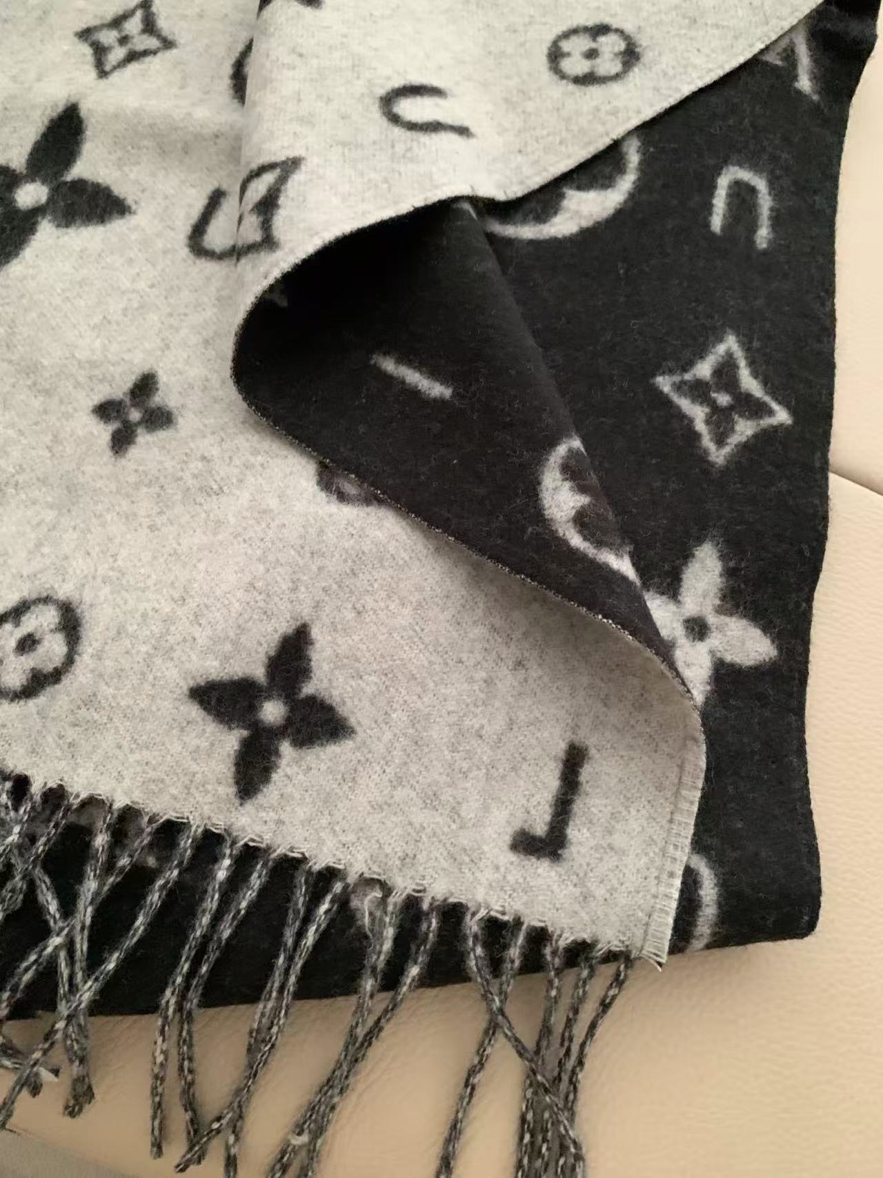 LV四つ葉のクローバープリントカシミアスカーフ【50％割引+送料無料】