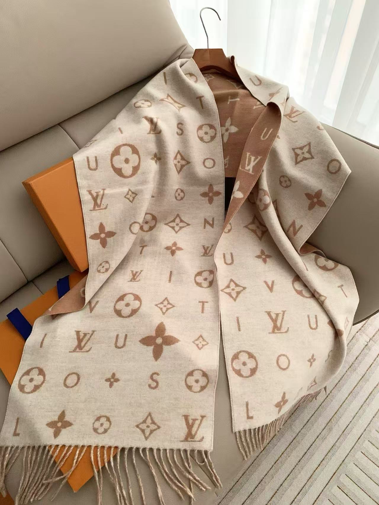 LV四つ葉のクローバータッセルカシミアスカーフ【50％割引+送料無料】