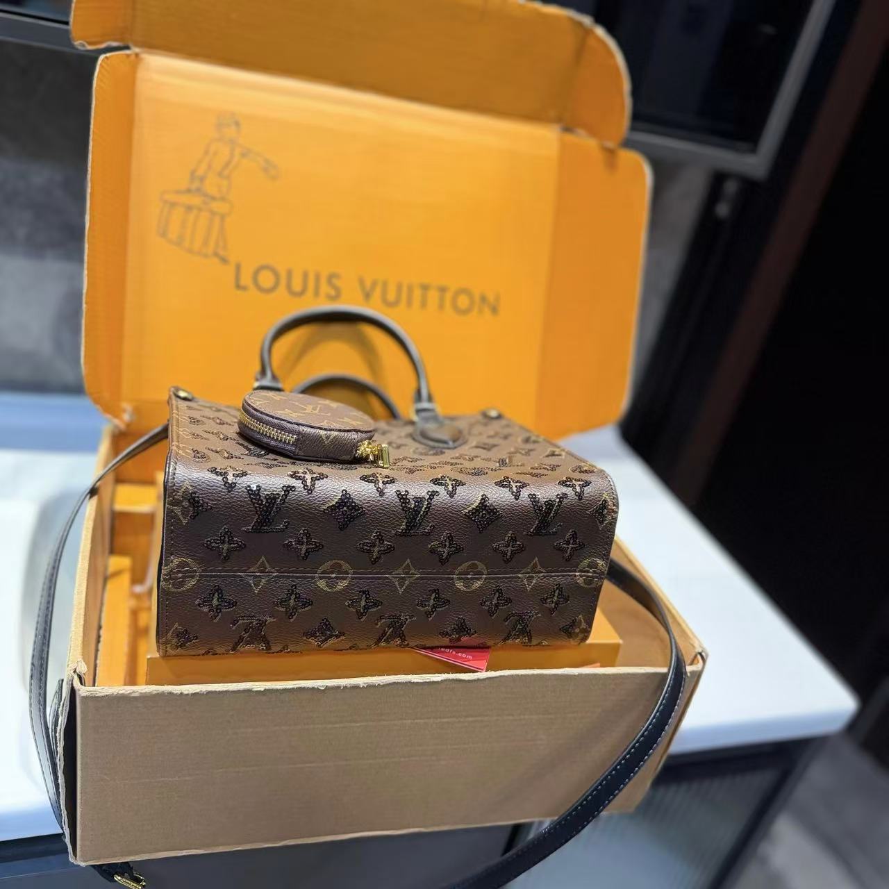 LV Onthegoジャングルトートバッグ【50％割引+送料無料】