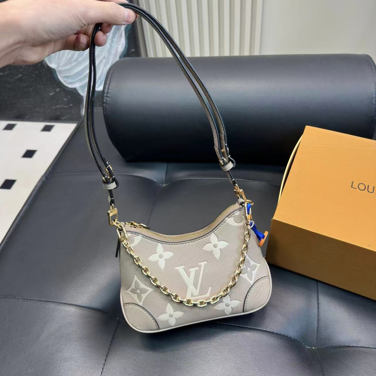 LVチェーンアンダーアームバッグ【50％割引+送料無料】