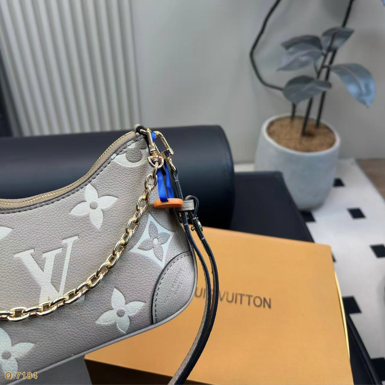 LVチェーンアンダーアームバッグ【50％割引+送料無料】