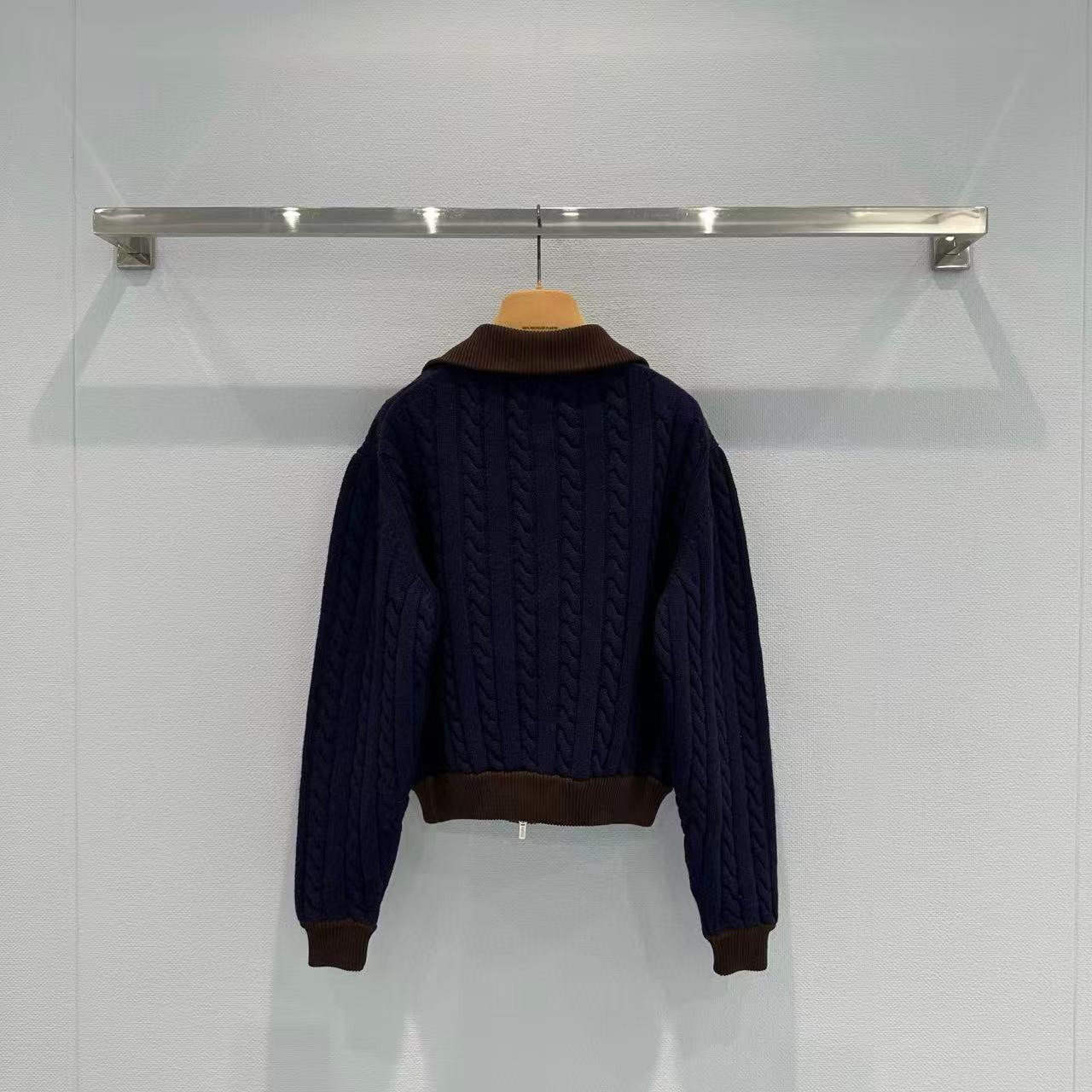 M1UM1U 襟付きジップアップウールカーディガン【50％割引+送料無料】