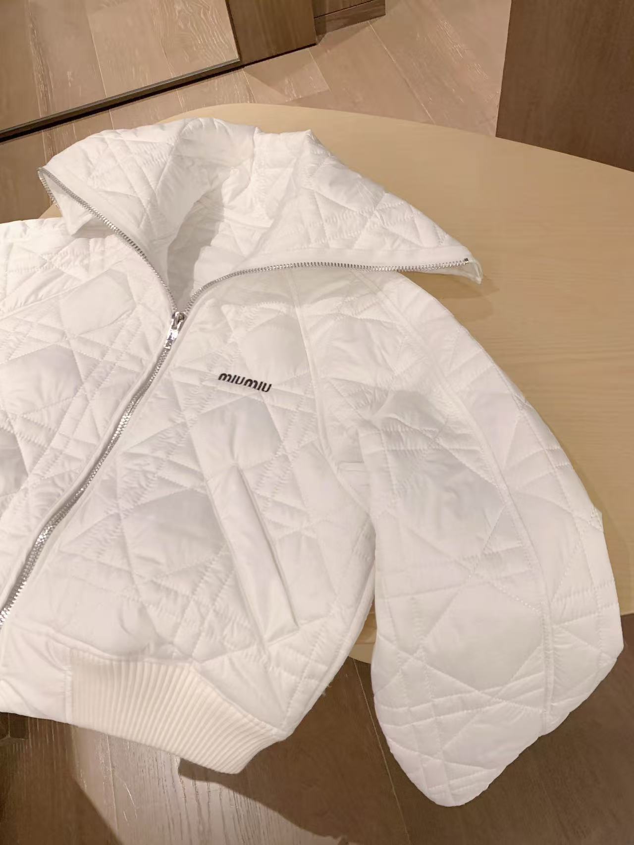 M1UM1U ダイヤモンド柄刺繍レタードルーズフィットコットンジャケット【50％割引+送料無料】