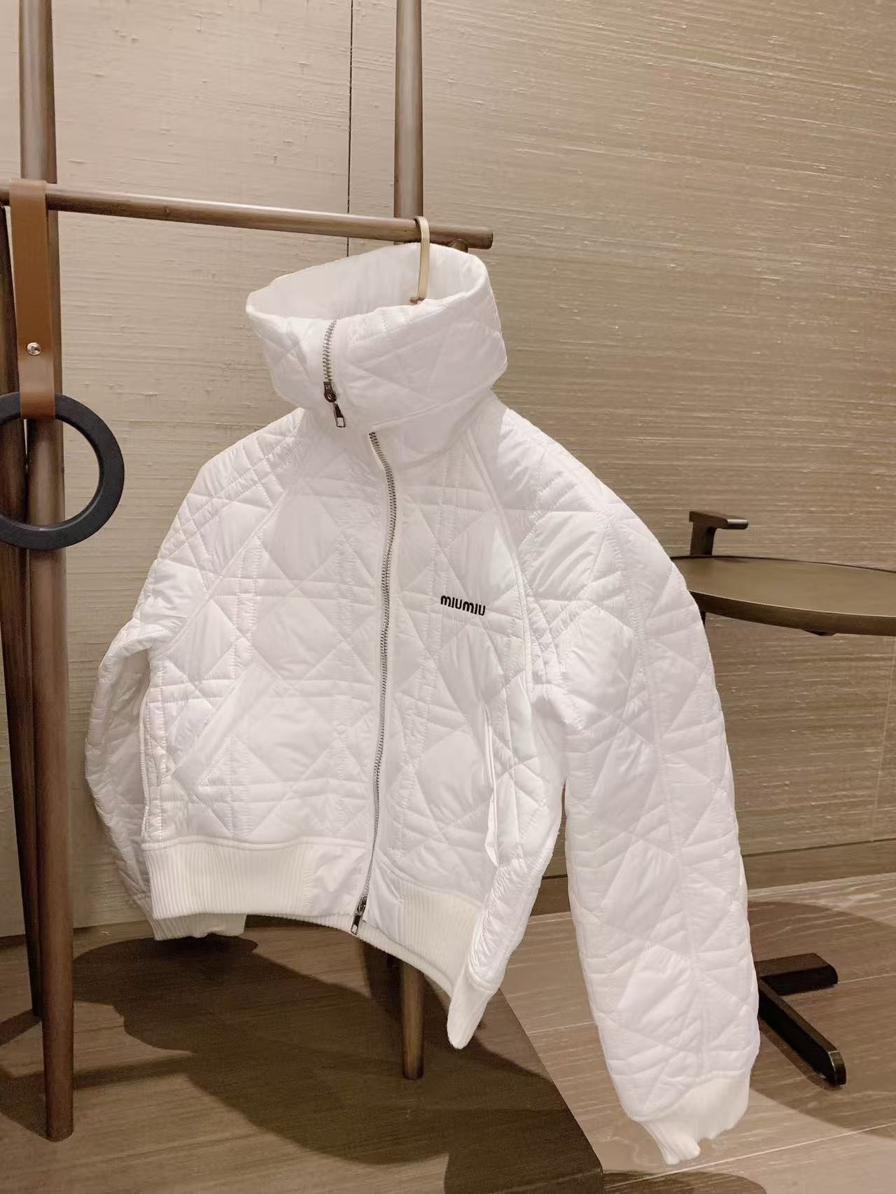 M1UM1U ダイヤモンド柄刺繍レタードルーズフィットコットンジャケット【50％割引+送料無料】