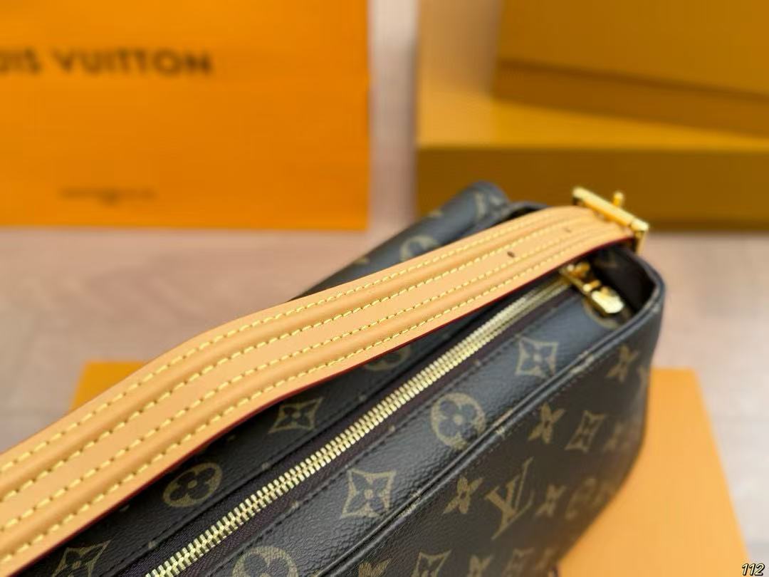 LVプリントのアンダーアームバッグ【50％割引+送料無料】