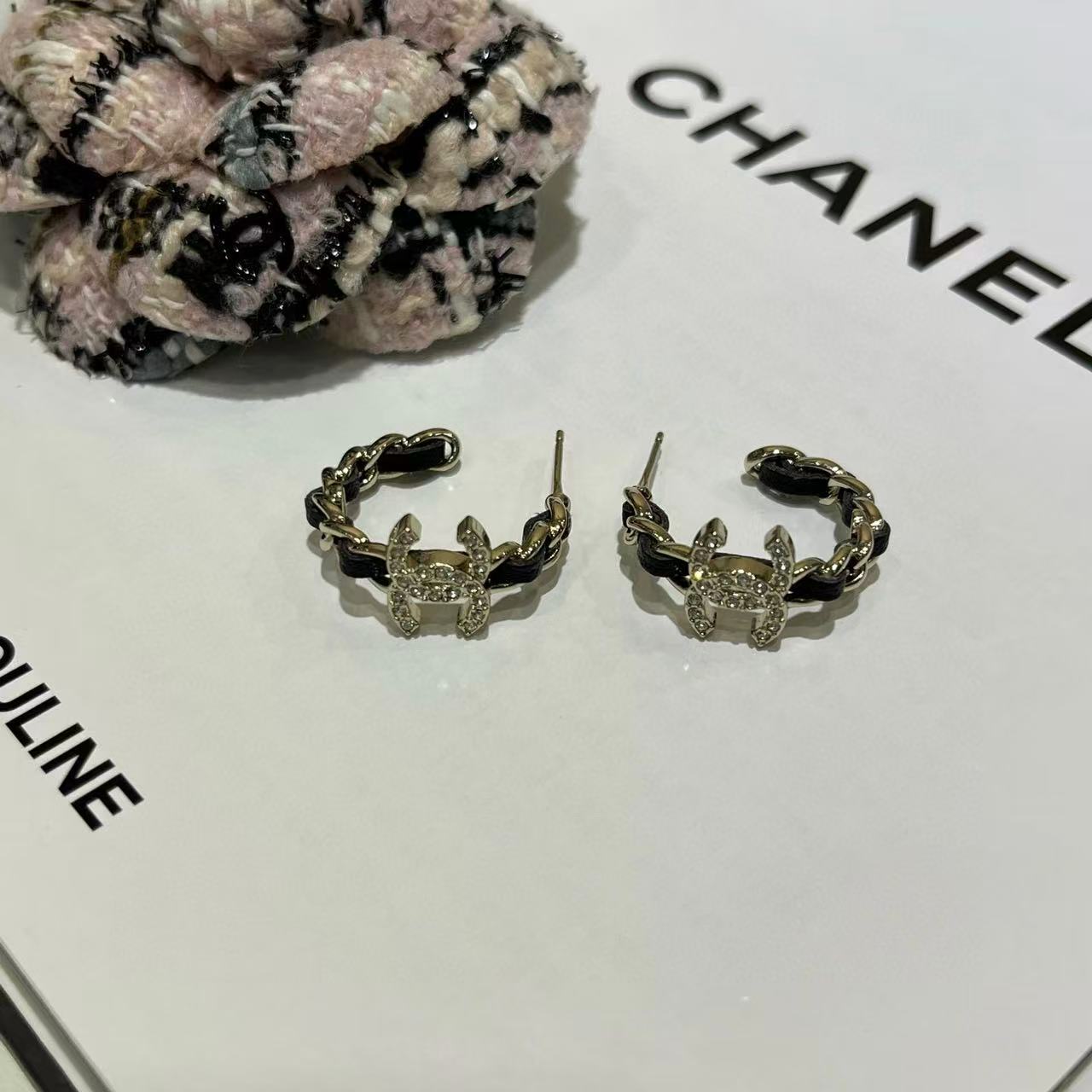 CHANE1 ダブルC レザーフープイヤリング【50％割引+送料無料】