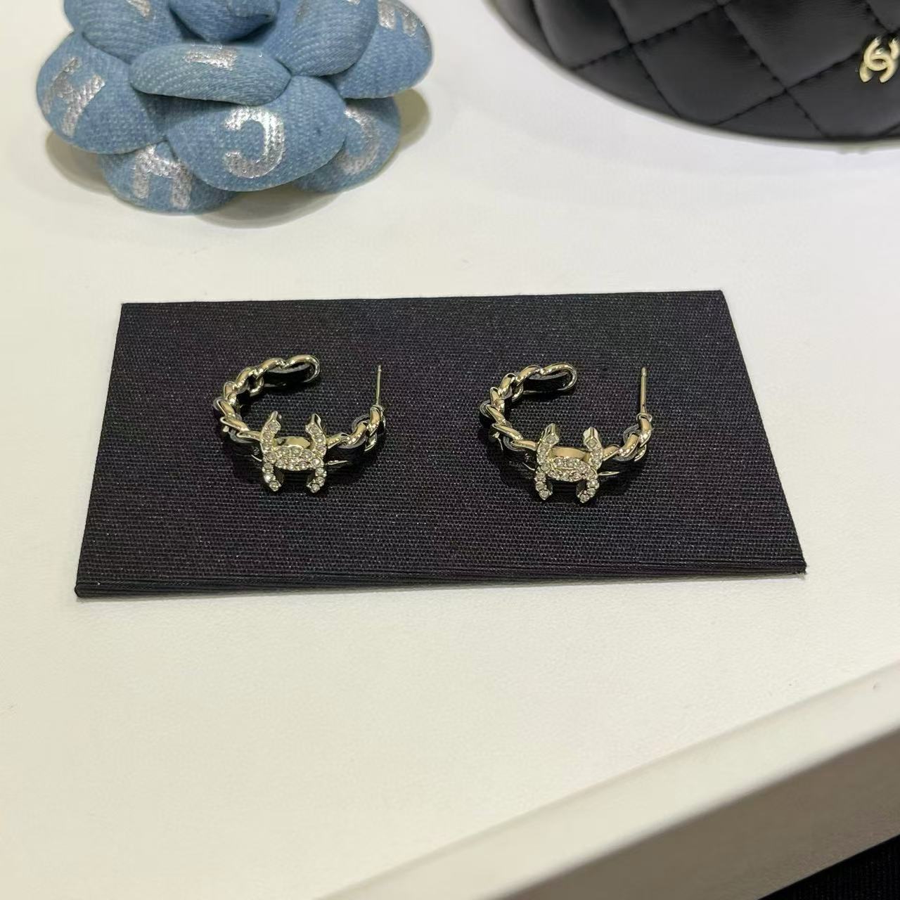 CHANE1 ダブルC レザーフープイヤリング【50％割引+送料無料】