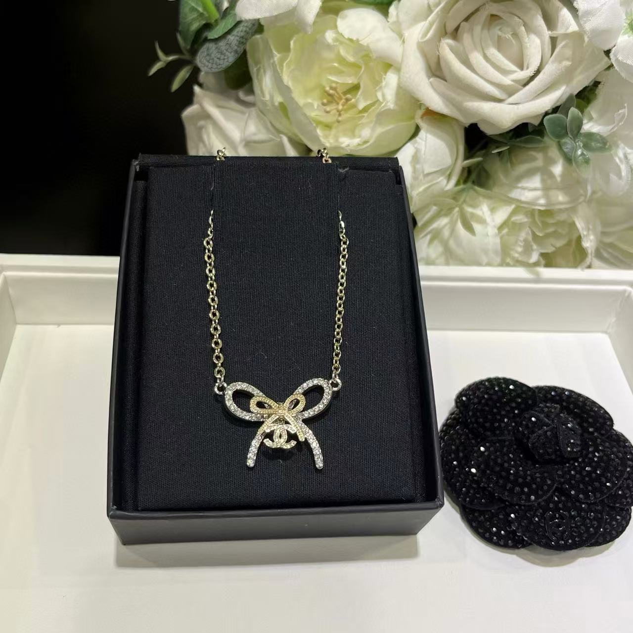 CHANE1 ボウ ダブルC ダイヤモンドネックレス【50％割引+送料無料】