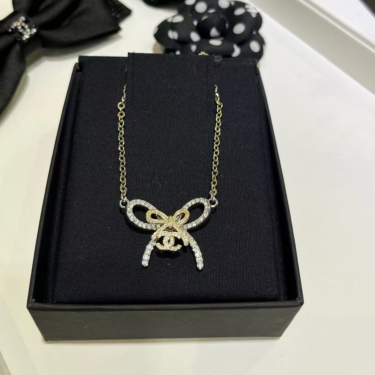 CHANE1 ボウ ダブルC ダイヤモンドネックレス【50％割引+送料無料】