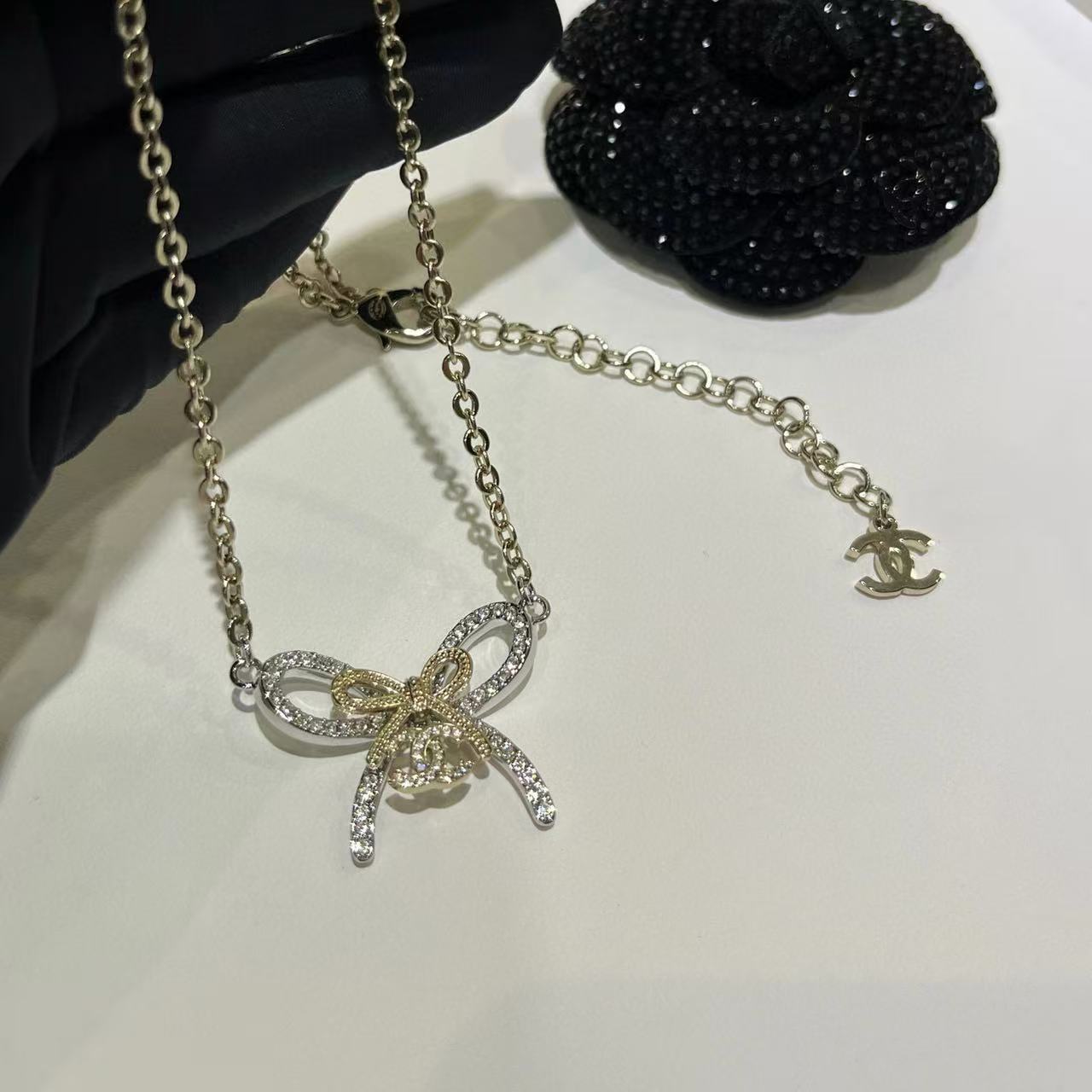 CHANE1 ボウ ダブルC ダイヤモンドネックレス【50％割引+送料無料】