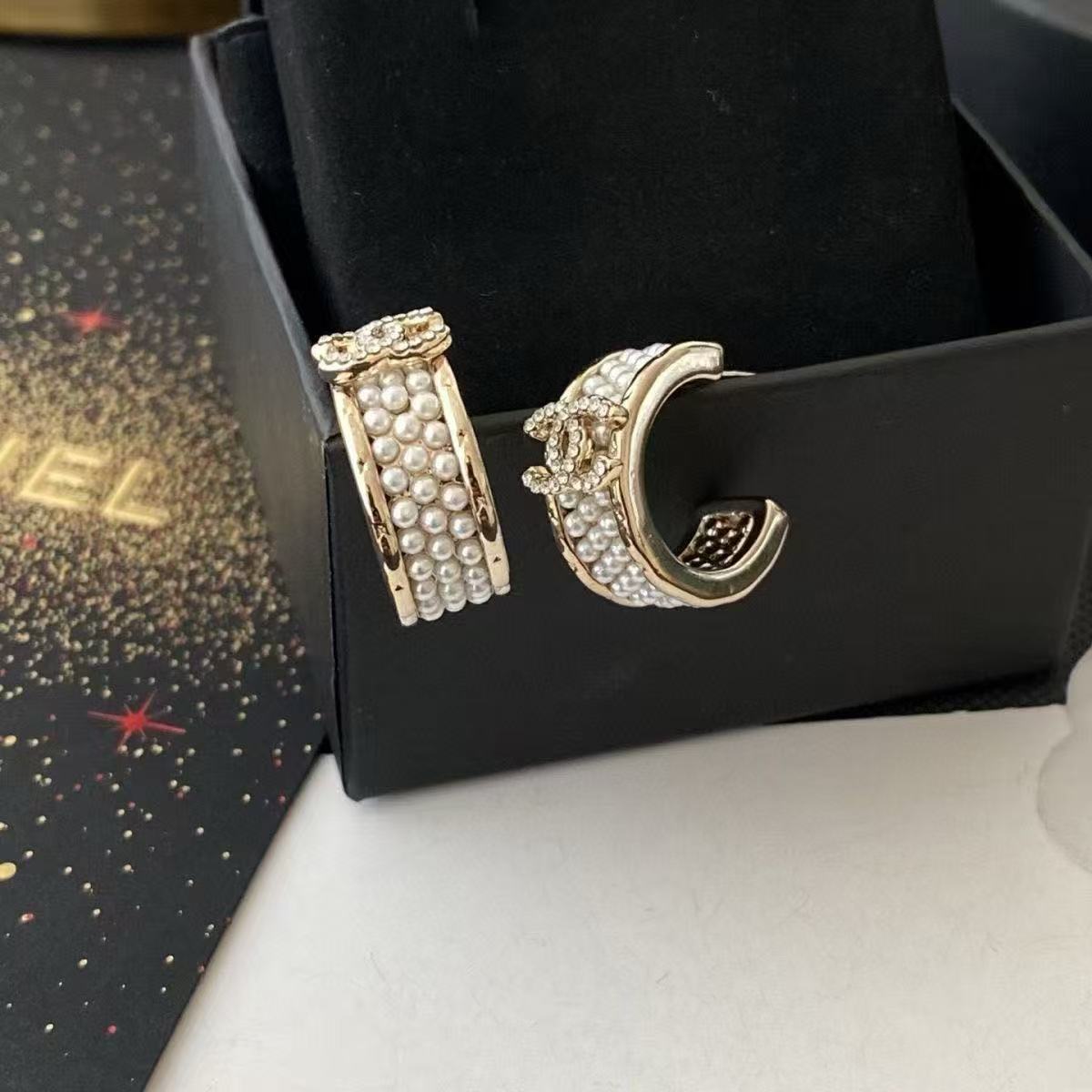 CHANE1 ダブルC パールフープイヤリング【50％割引+送料無料】