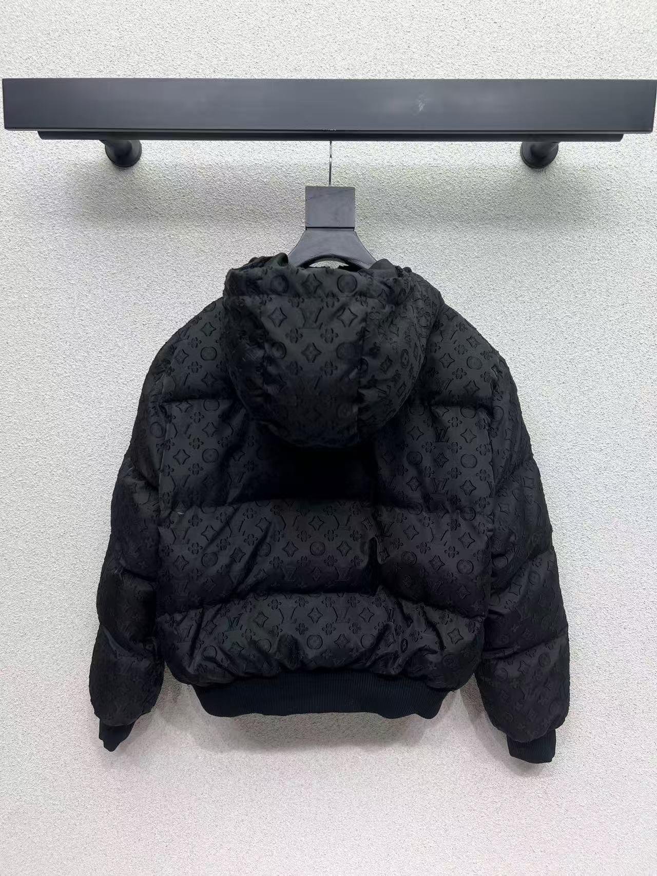 LVの高品質プリントダウンジャケット【50％割引+送料無料】