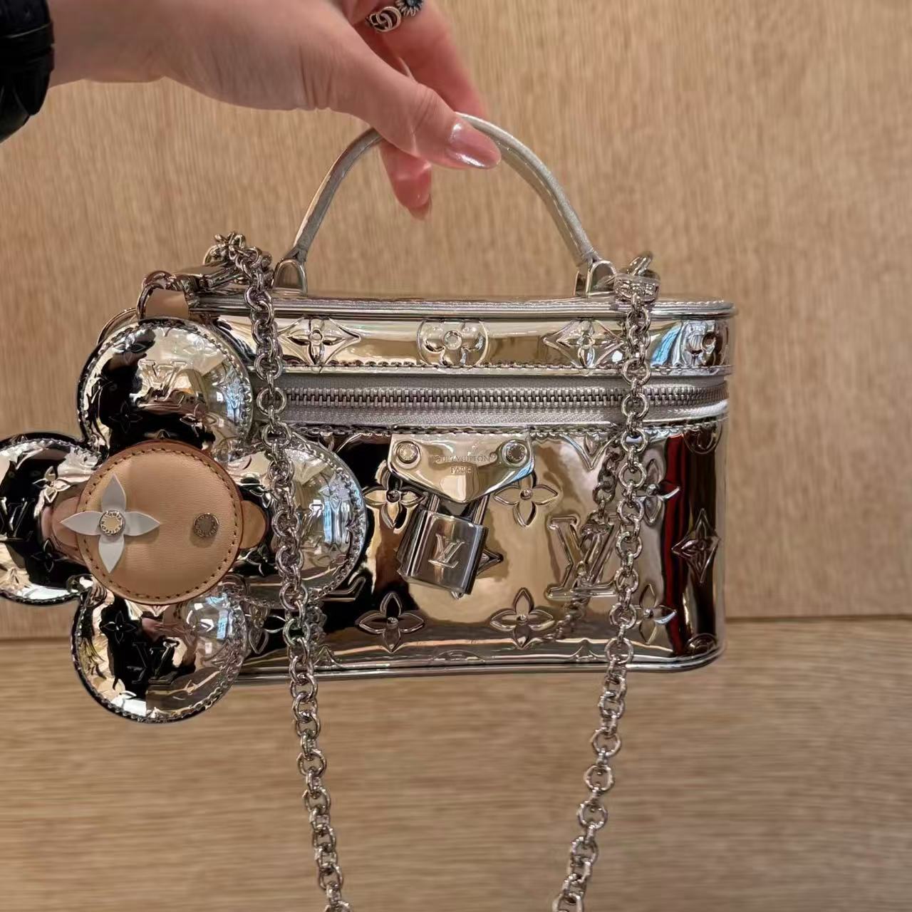 LVチェーンプリントハンドバッグ【50％割引+送料無料】