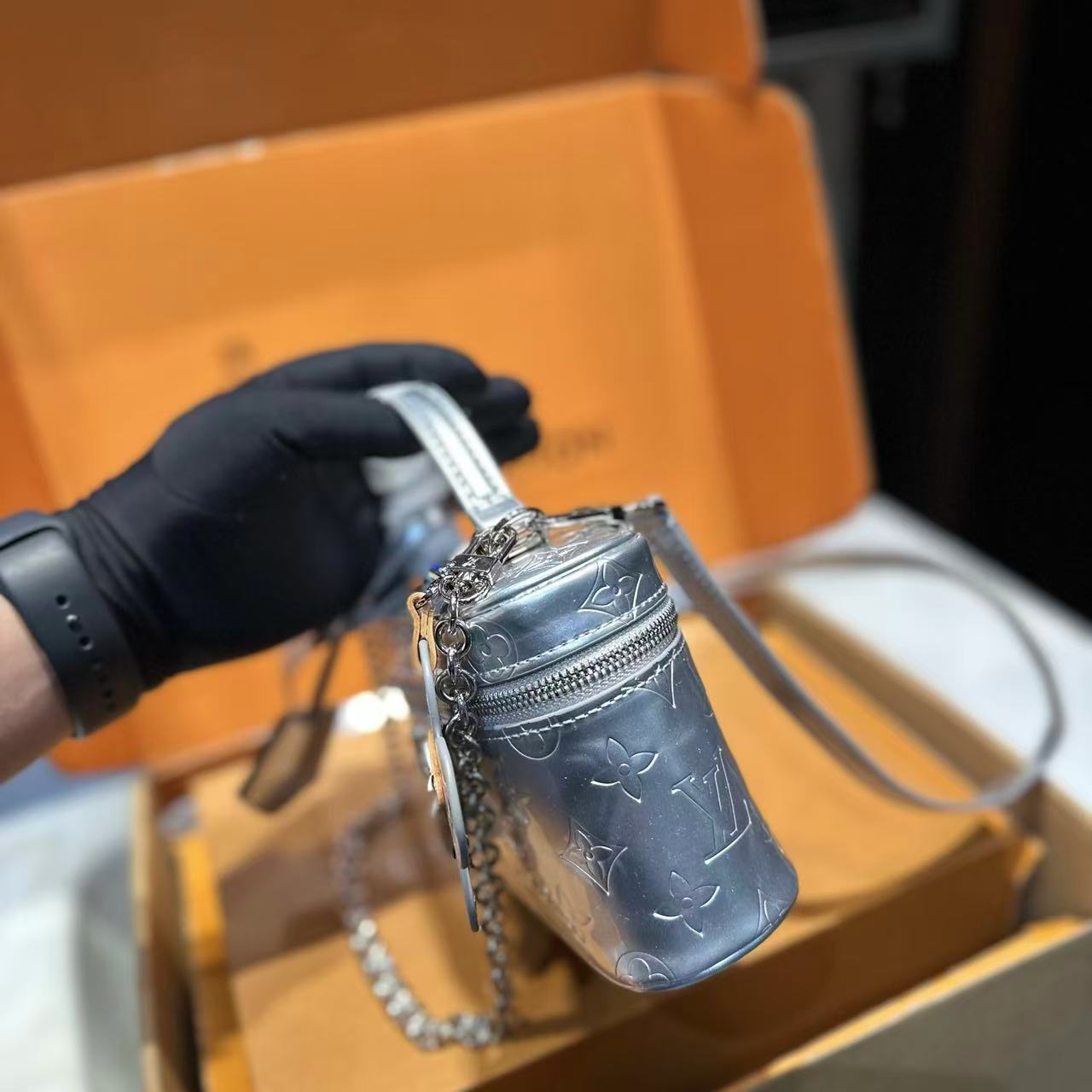 LVチェーンプリントハンドバッグ【50％割引+送料無料】