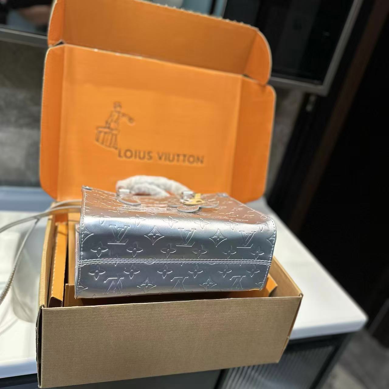 LVパテントレザーハンドバッグ【50％割引+送料無料】