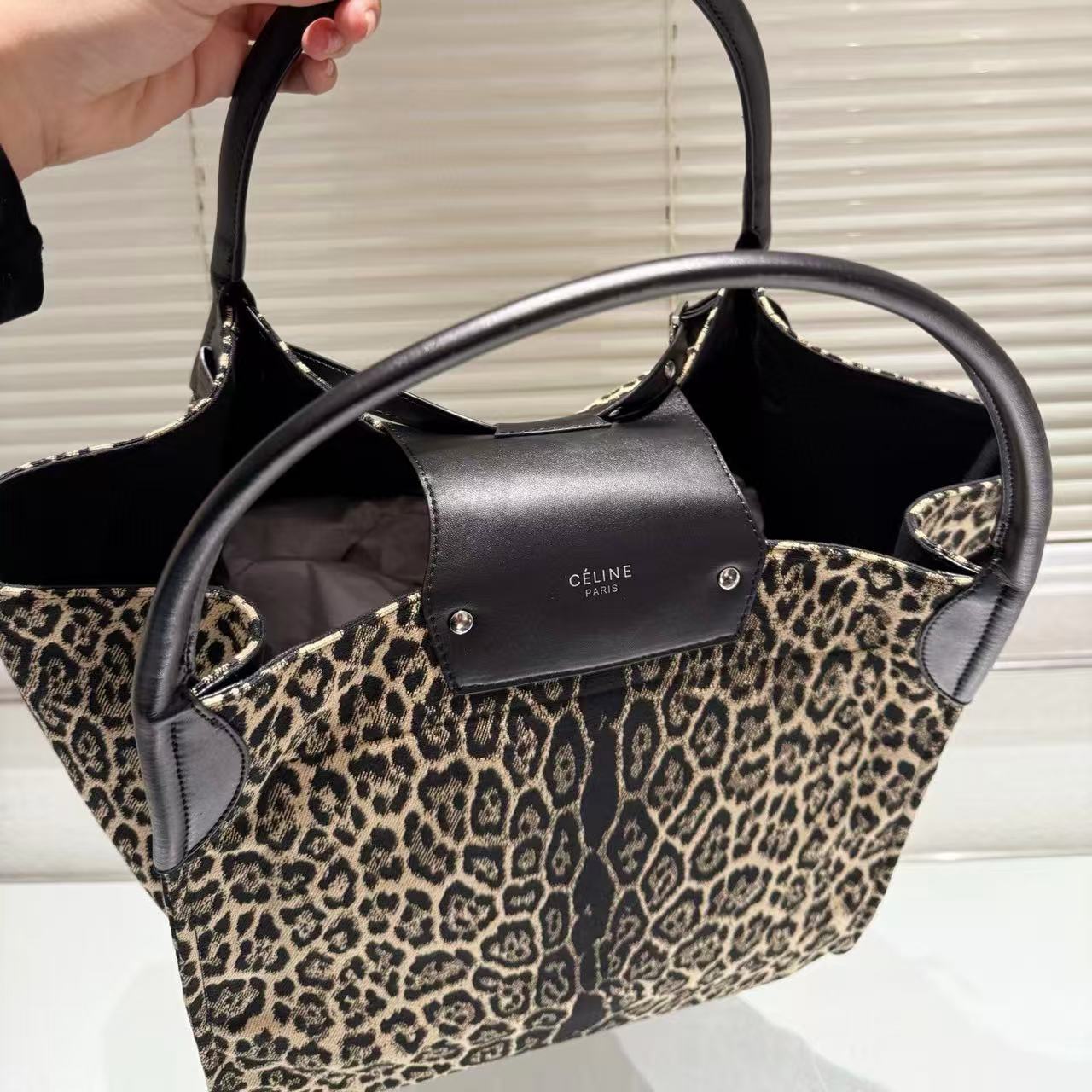 CEL1NE ヒョウ柄トートバッグ【50％割引+送料無料】