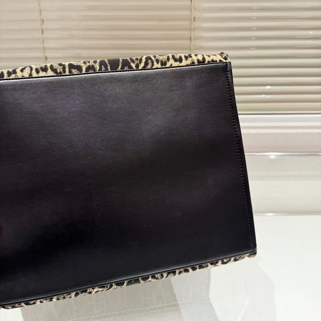 CEL1NE ヒョウ柄トートバッグ【50％割引+送料無料】