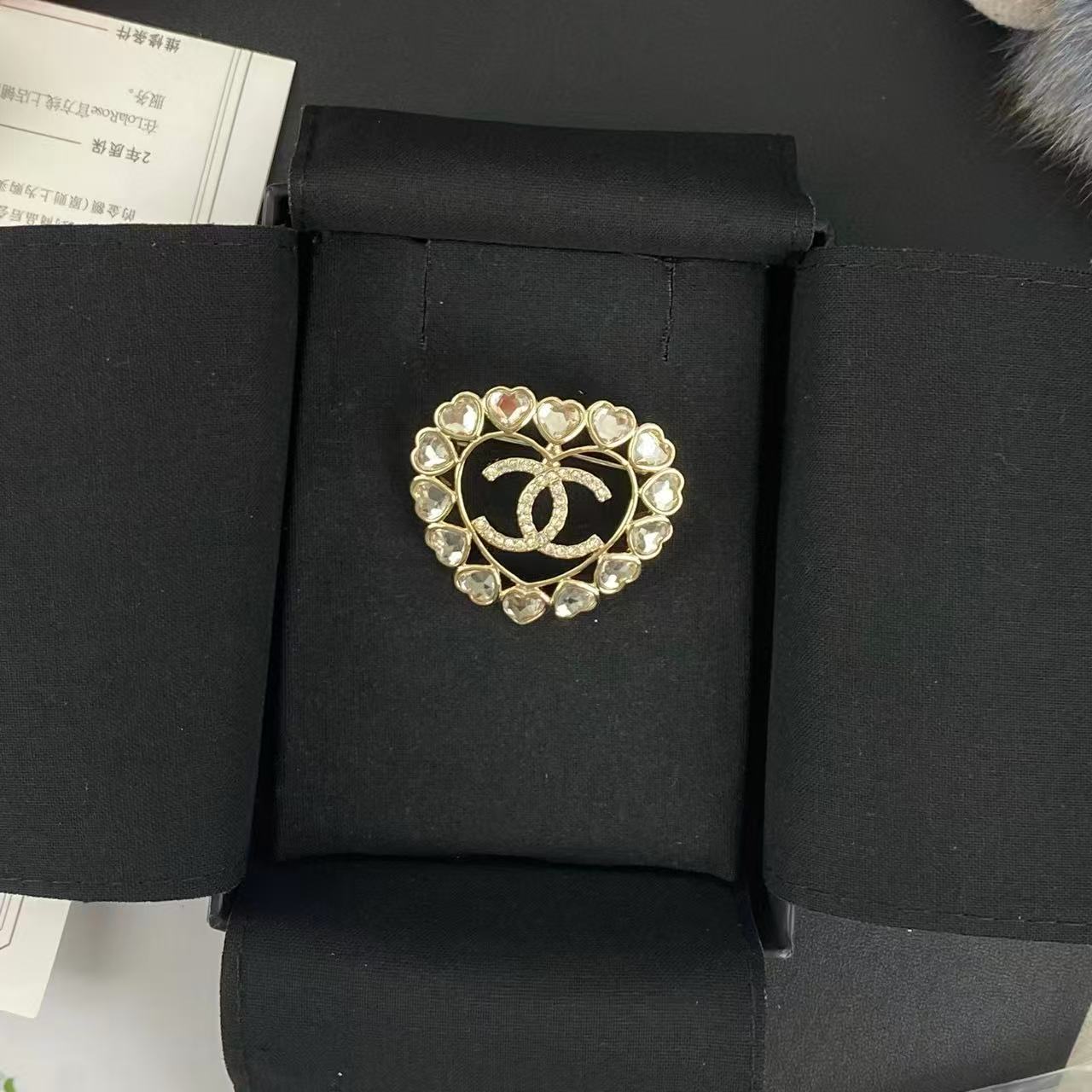 CHANE1 ダブルC ハート ダイヤモンド ブローチ【50％割引+送料無料】
