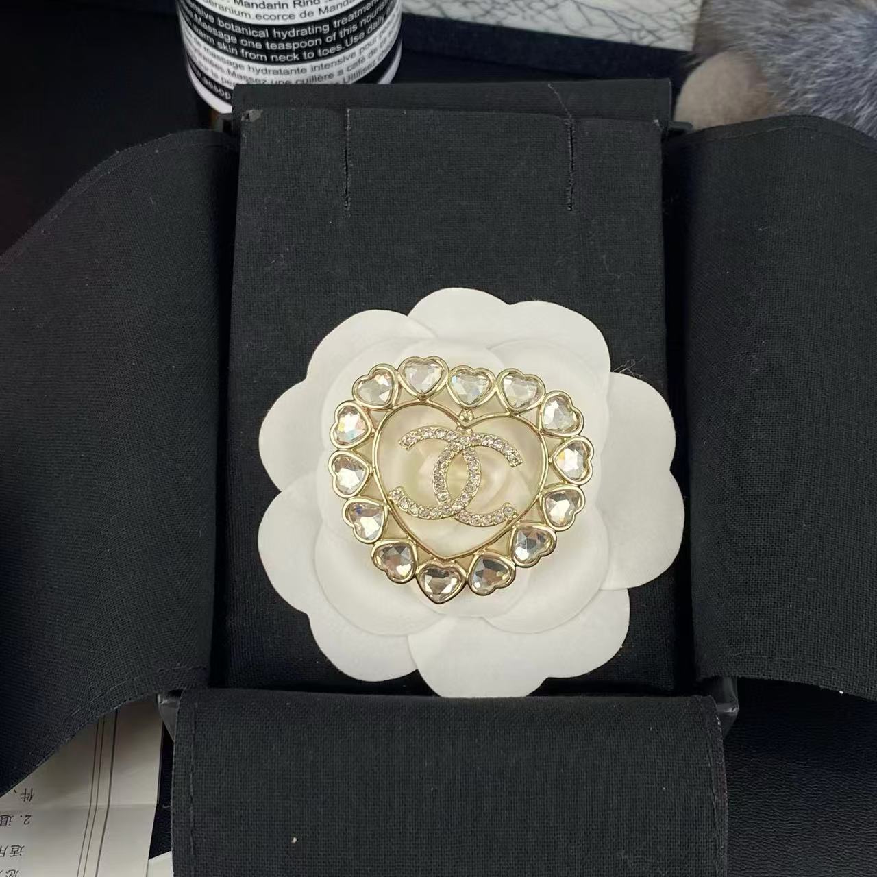 CHANE1 ダブルC ハート ダイヤモンド ブローチ【50％割引+送料無料】