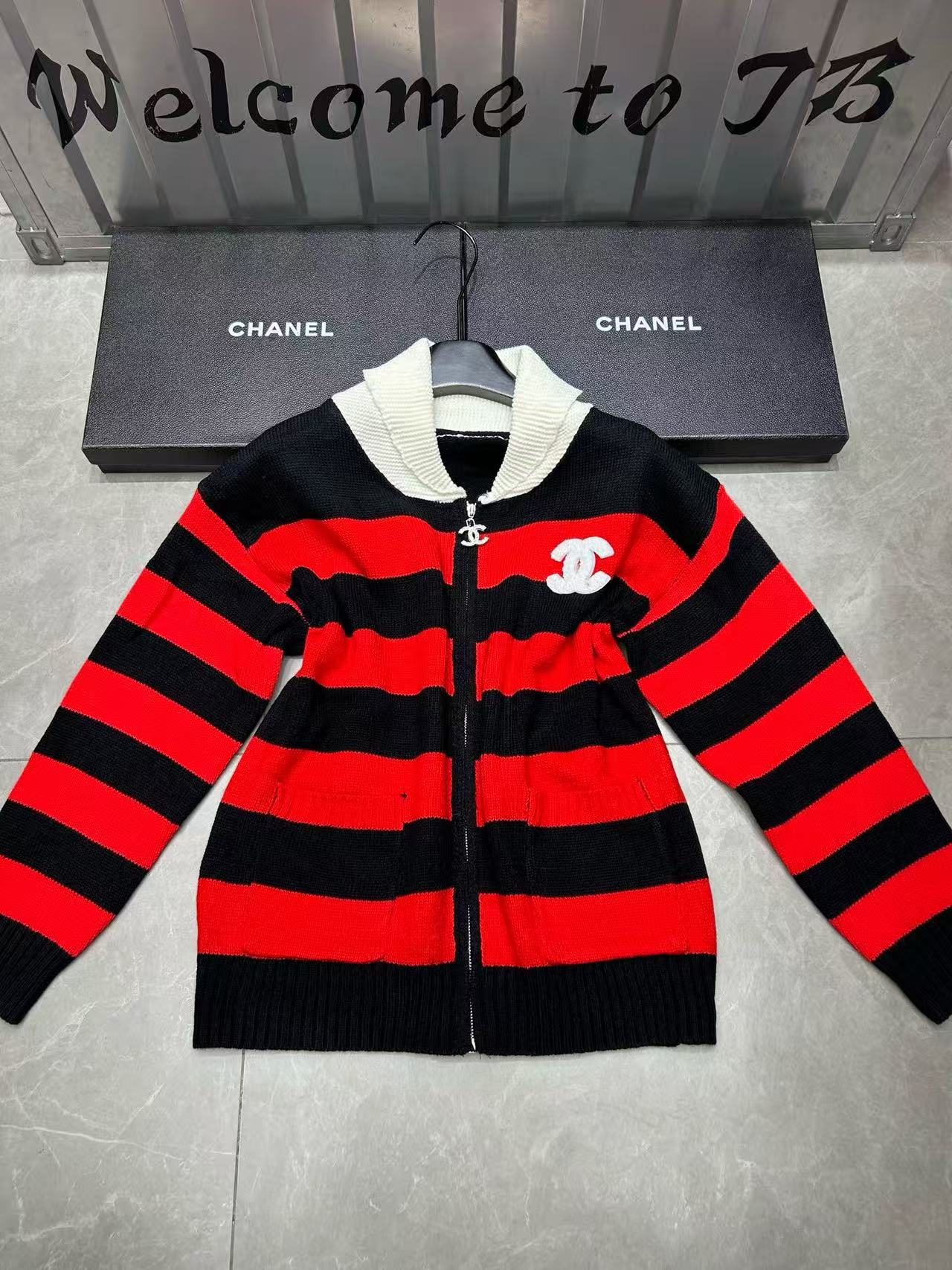 CHANE1 ラペルダブルC レッドストライプウールカーディガン【50％割引+送料無料】