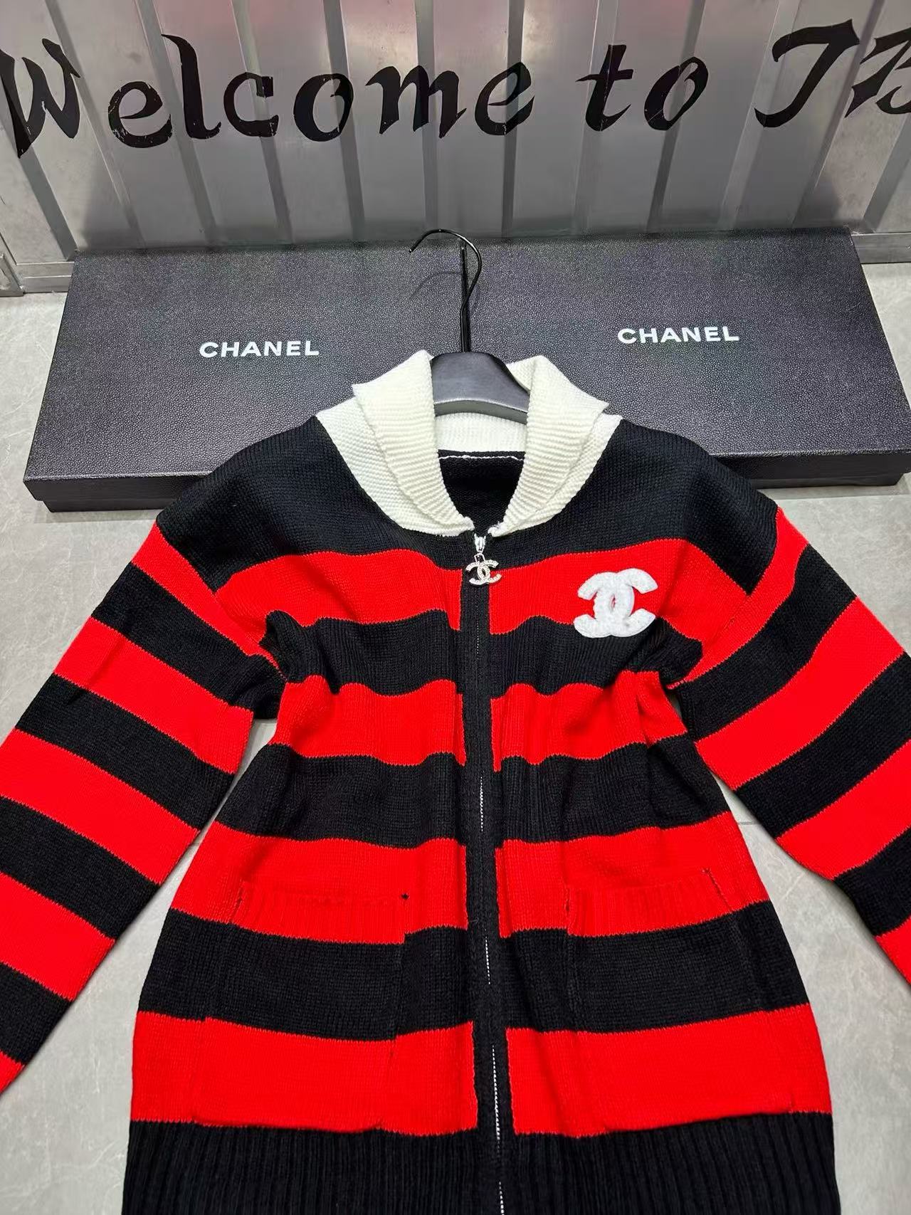 CHANE1 ラペルダブルC レッドストライプウールカーディガン【50％割引+送料無料】