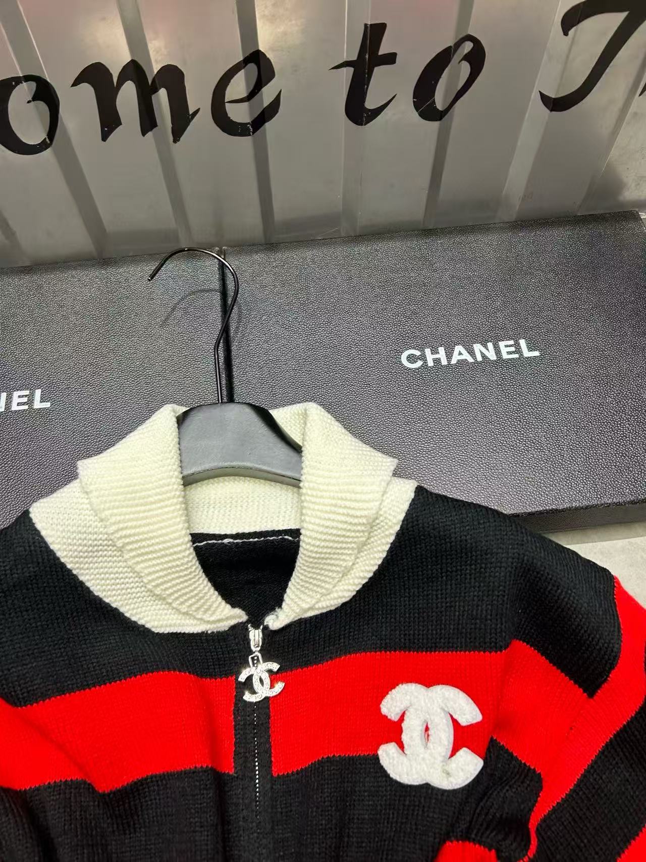 CHANE1 ラペルダブルC レッドストライプウールカーディガン【50％割引+送料無料】