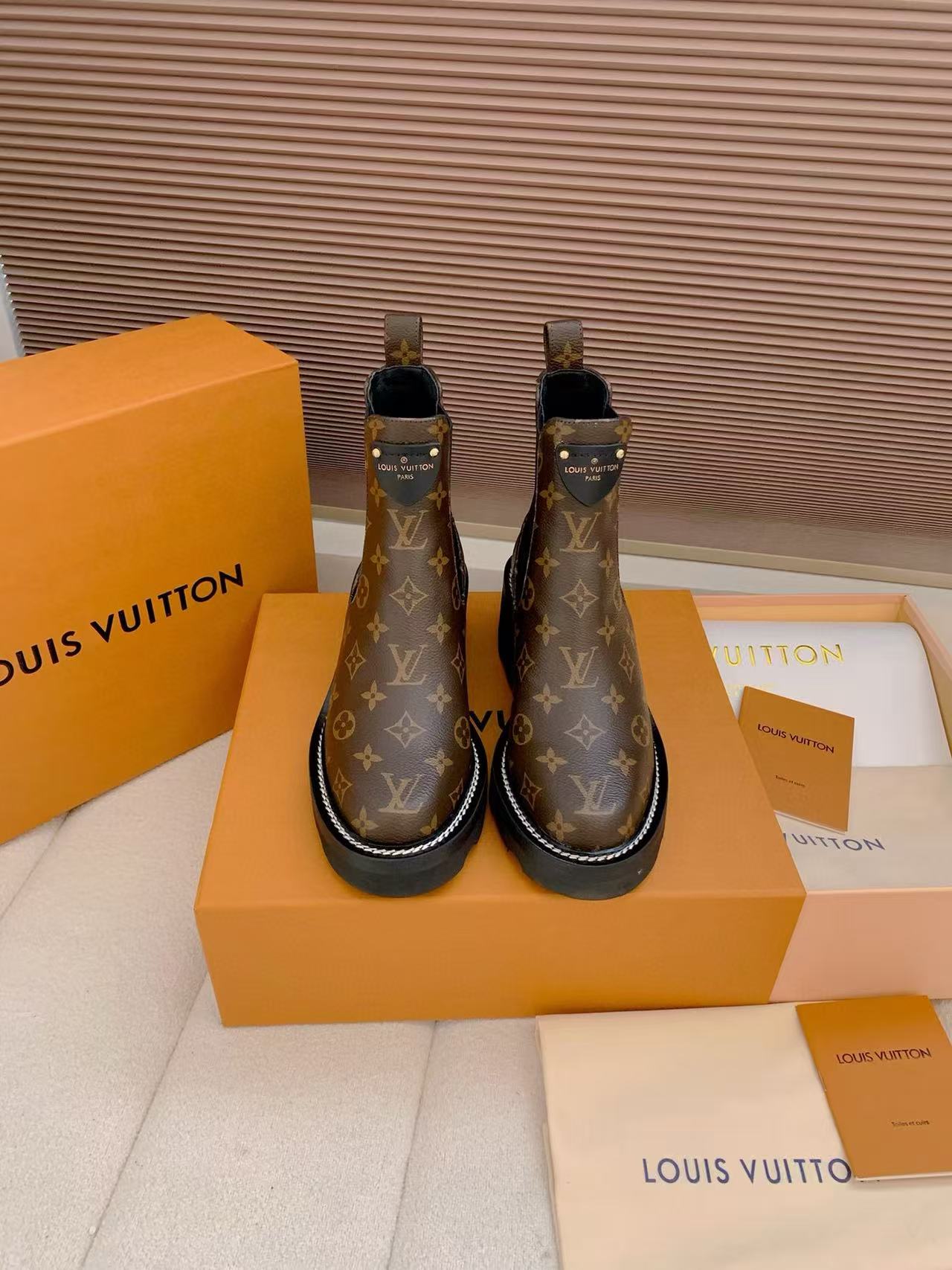 LVの高品質牛革マーティンブーツ【50％割引+送料無料】