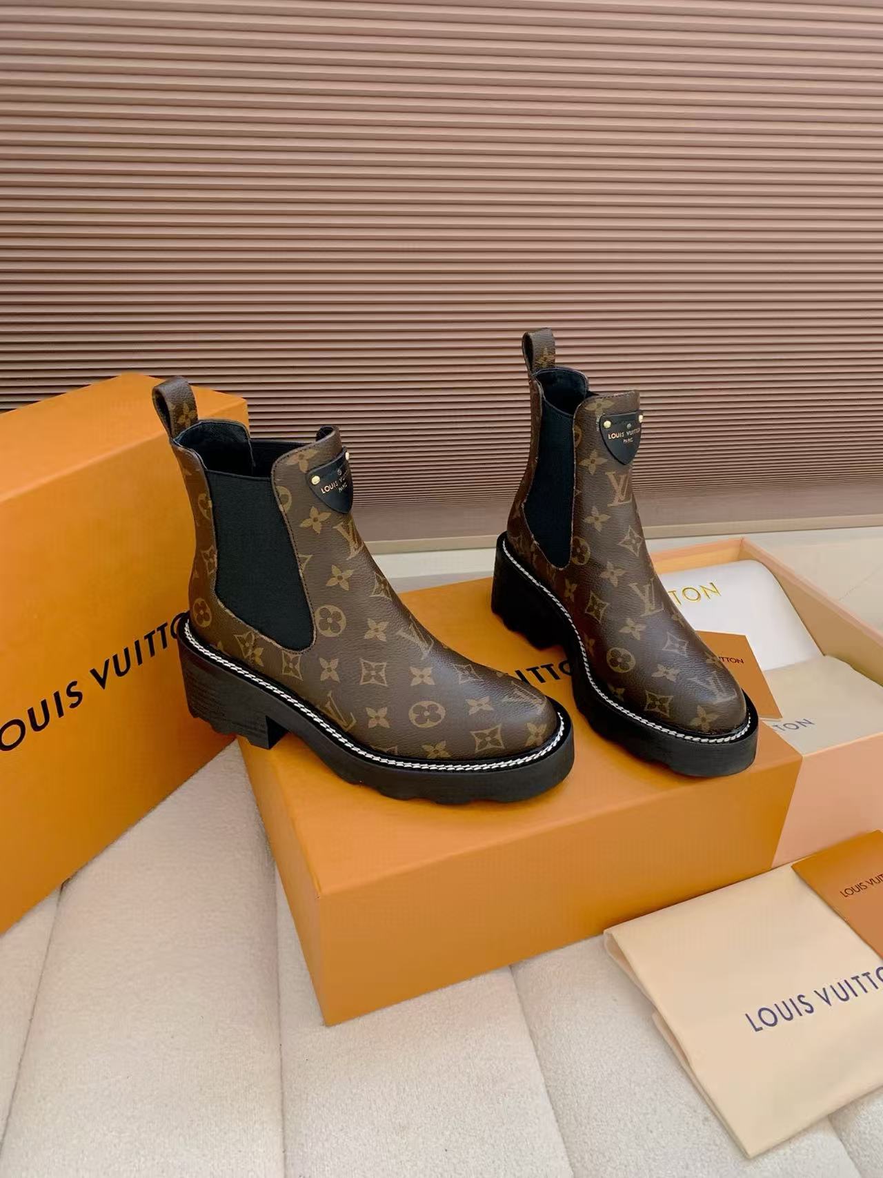 LVの高品質牛革マーティンブーツ【50％割引+送料無料】
