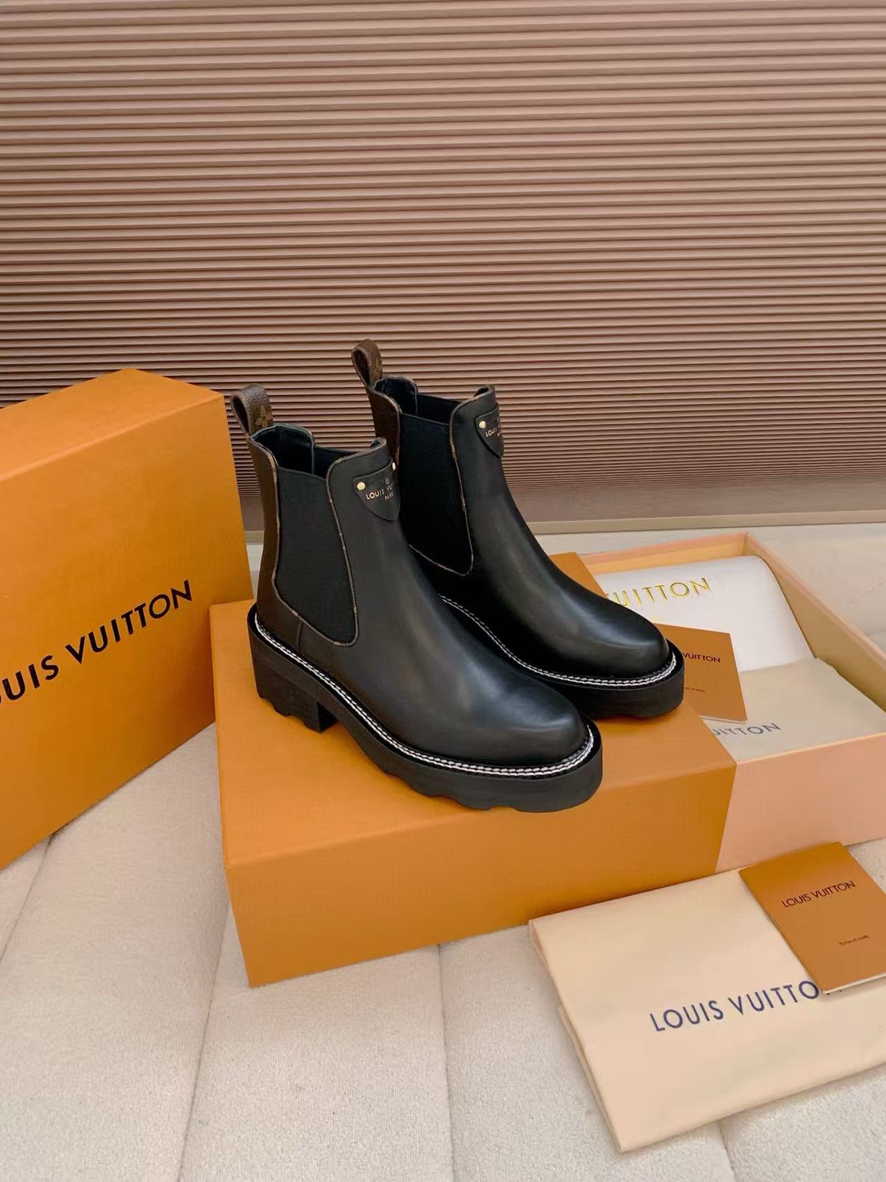 LVの高品質牛革マーティンブーツ【50％割引+送料無料】