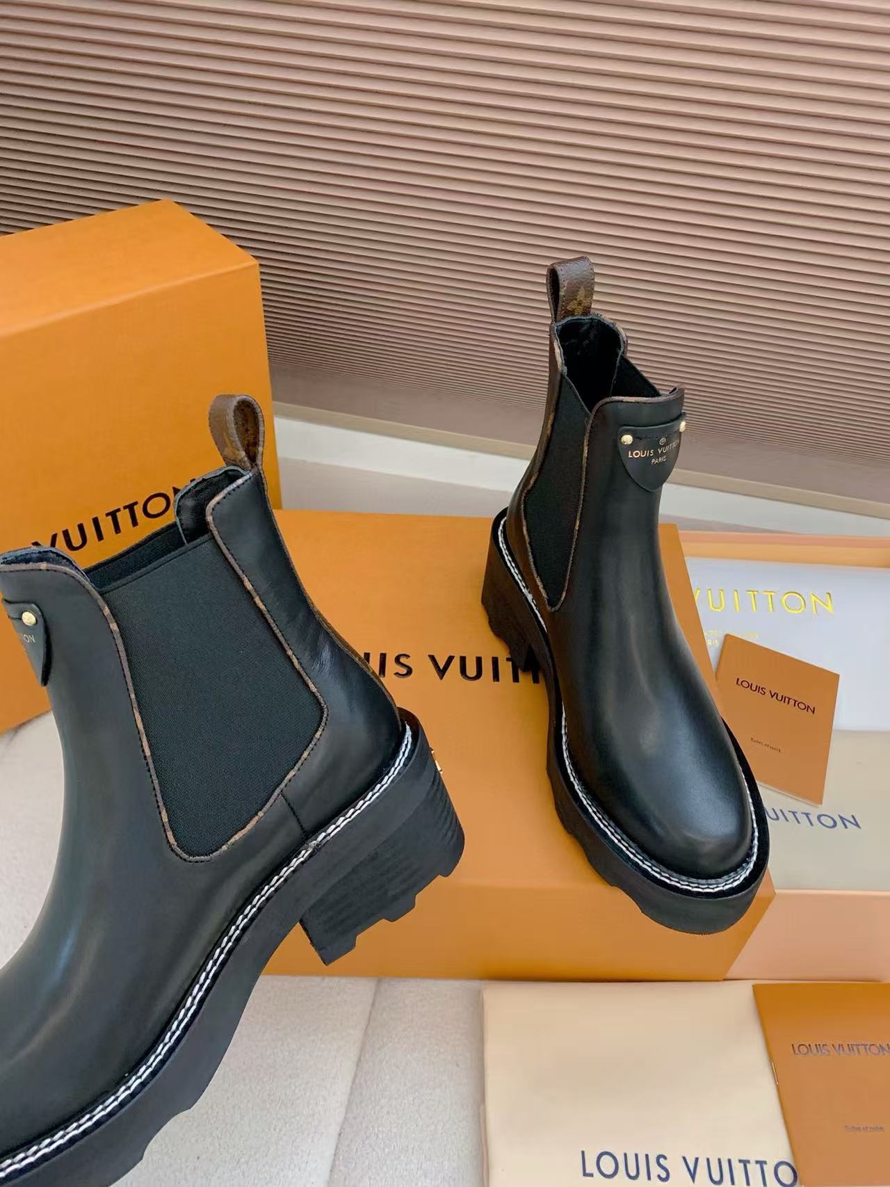 LVの高品質牛革マーティンブーツ【50％割引+送料無料】