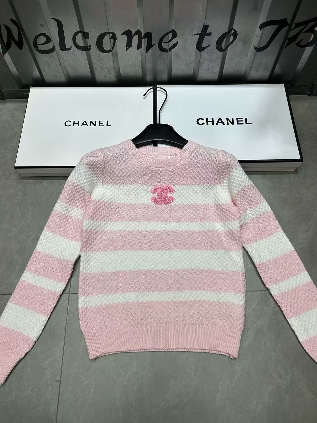 CHANE1 フロックロゴ ストライプ ウール セーター【50％割引+送料無料】