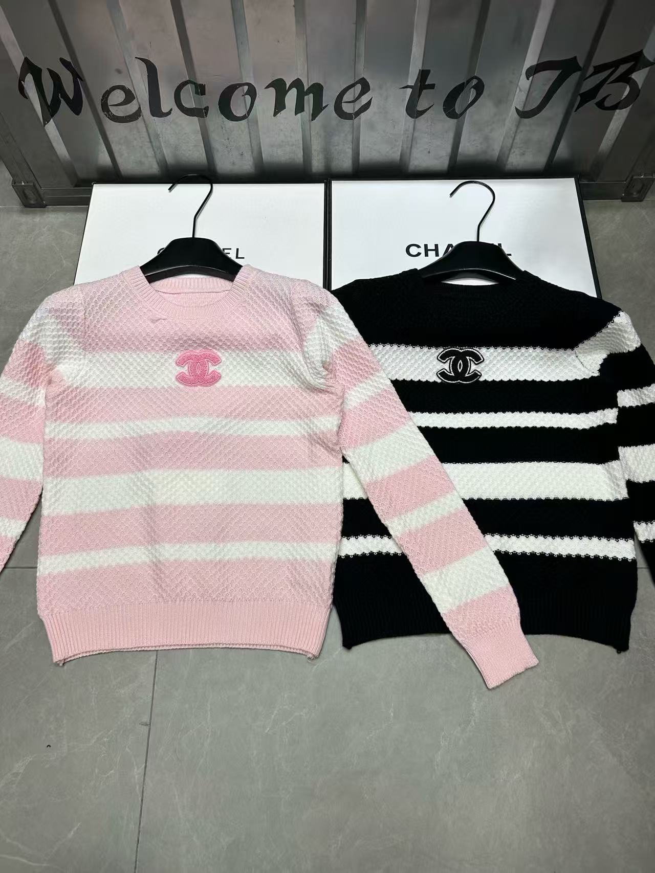 CHANE1 フロックロゴ ストライプ ウール セーター【50％割引+送料無料】