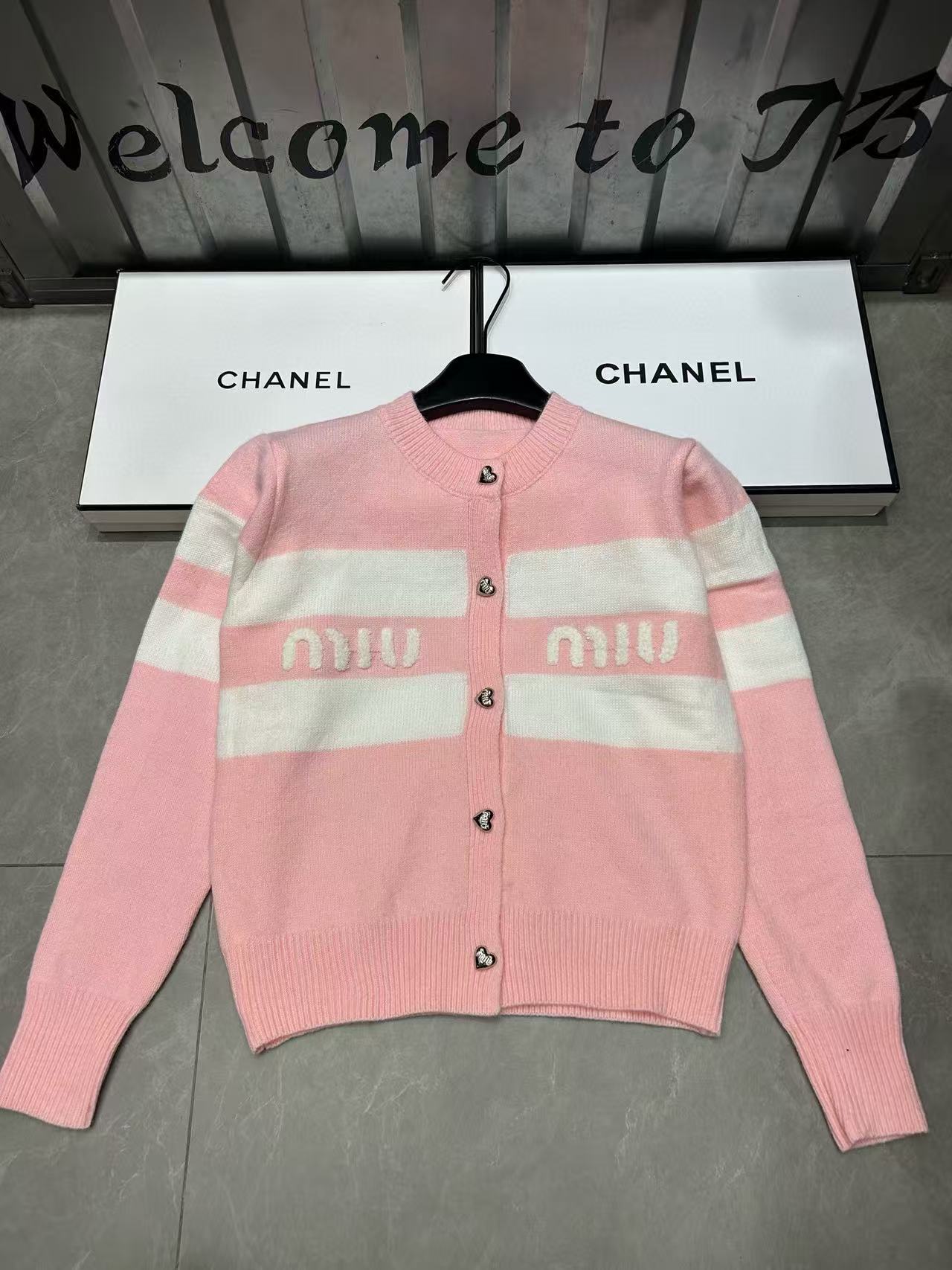 M1UM1U ハート型ボタンウールカーディガン【50％割引+送料無料】