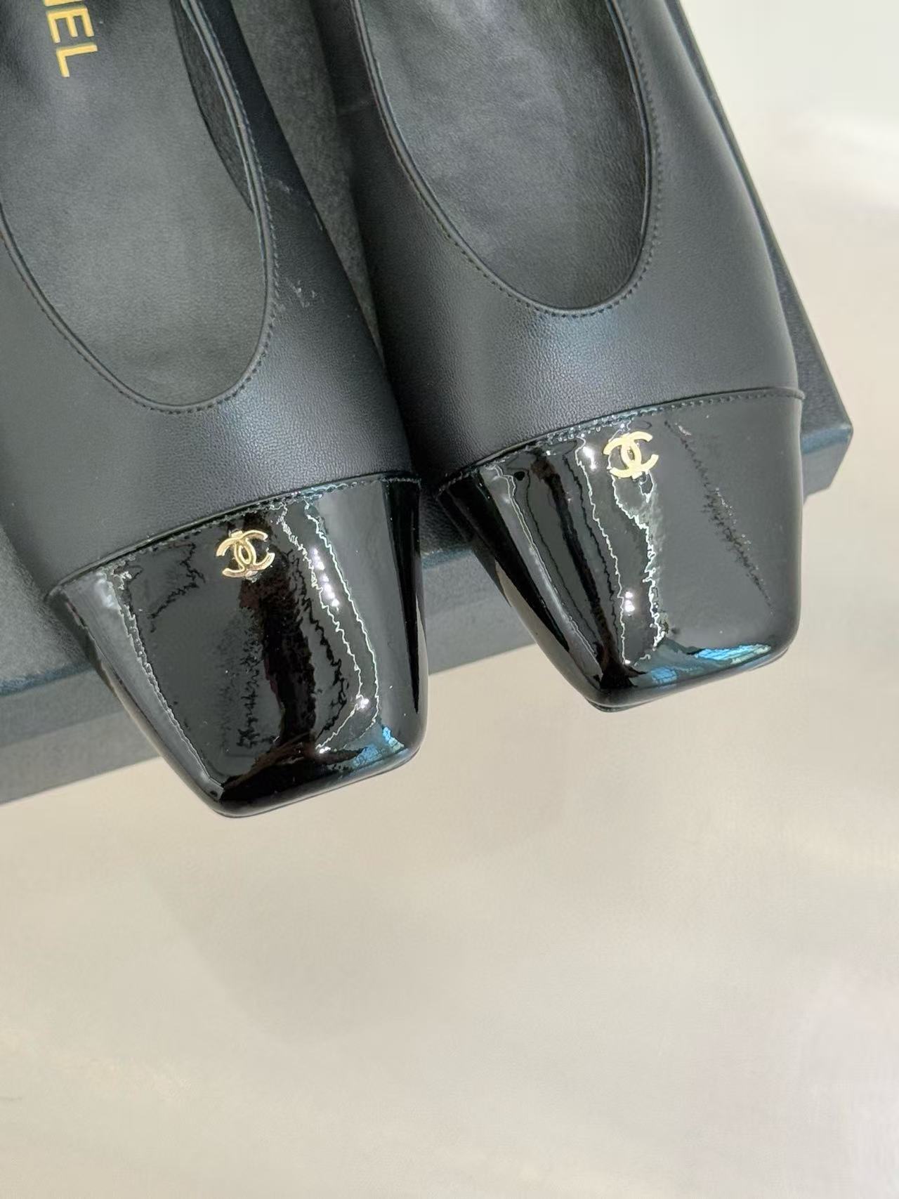 CHANE1 高品質スクエアトゥ ダブルC ラムスキン フラットシューズ【50％割引+送料無料】