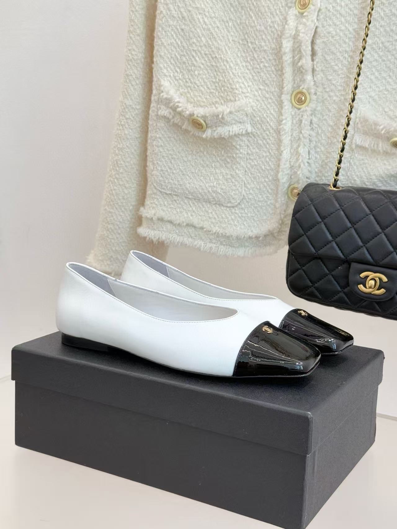 CHANE1 高品質スクエアトゥ ダブルC ラムスキン フラットシューズ【50％割引+送料無料】