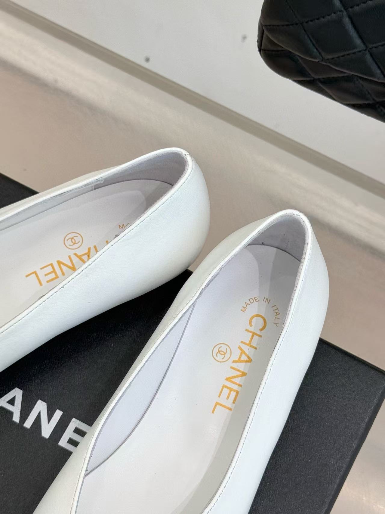 CHANE1 高品質スクエアトゥ ダブルC ラムスキン フラットシューズ【50％割引+送料無料】
