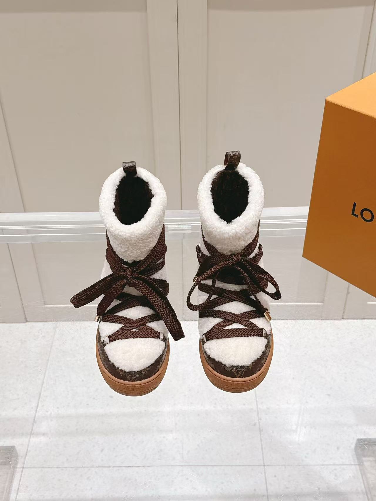 LVの高品質レースアップウールスノーブーツ【50％割引+送料無料】