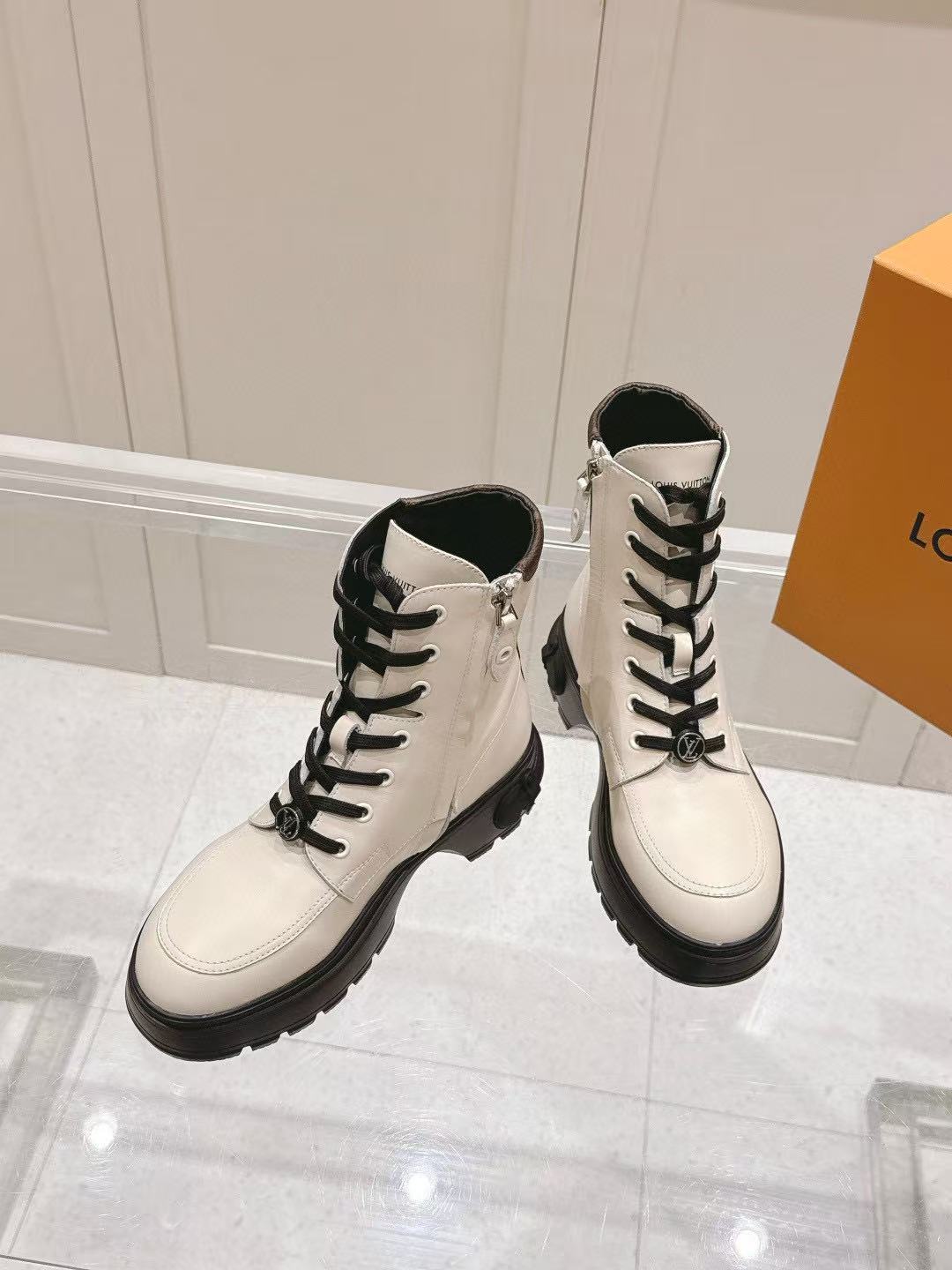 LVの高品質秋冬ラウンドトゥ牛革アンクルブーツ【50％割引+送料無料】
