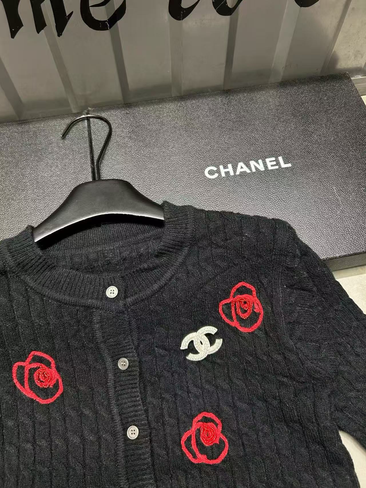 CHANE1 ダブルC フローラルウールカーディガン【50％割引+送料無料】