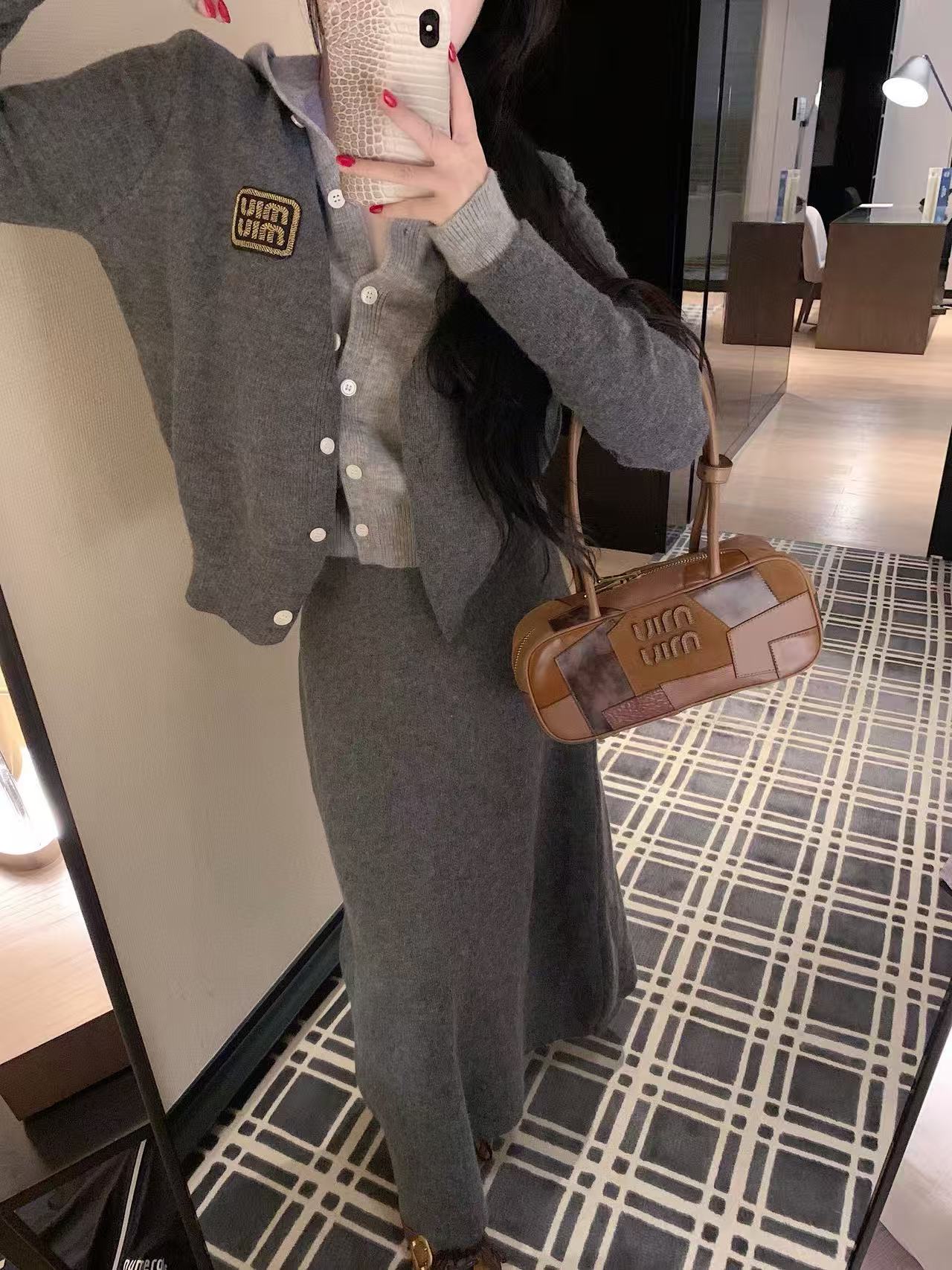 M1UM1U フード付きウールカーディガン+スカート ツーピースセット【50％割引+送料無料】