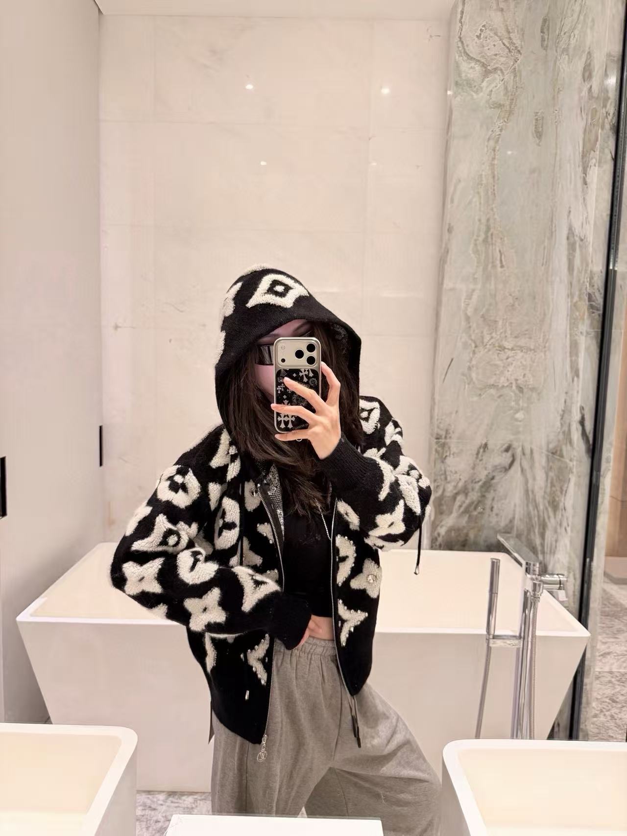 LV四つ葉のクローバーフード付きカーディガン【50％割引+送料無料】