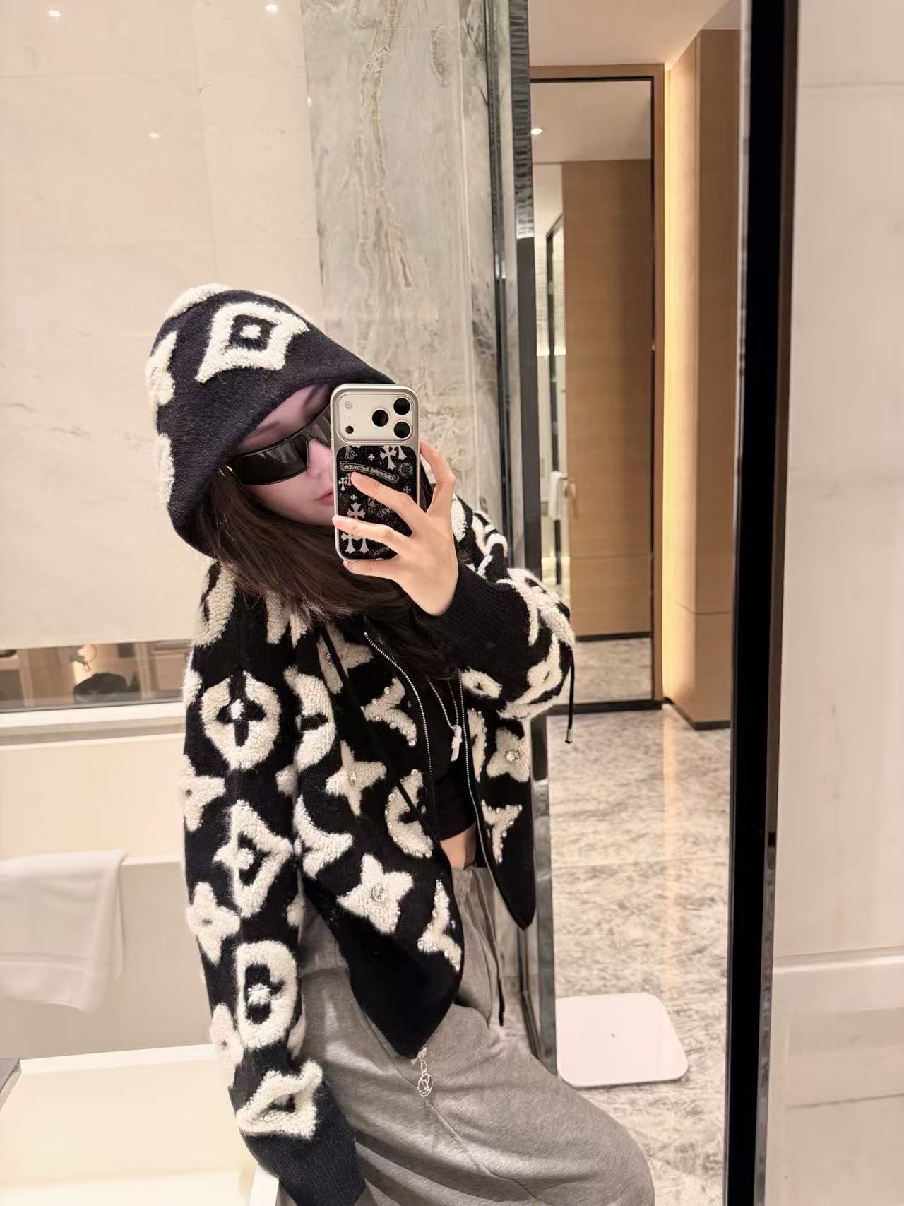 LV四つ葉のクローバーフード付きカーディガン【50％割引+送料無料】