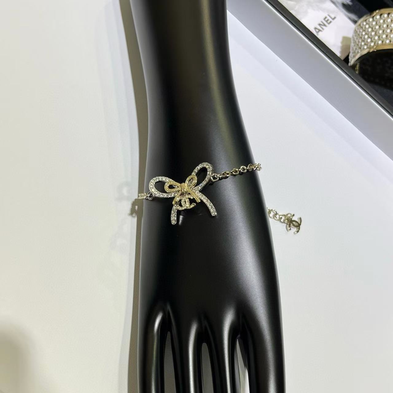 CHANE1 ボウ ダイヤモンド ブレスレット【50％割引+送料無料】