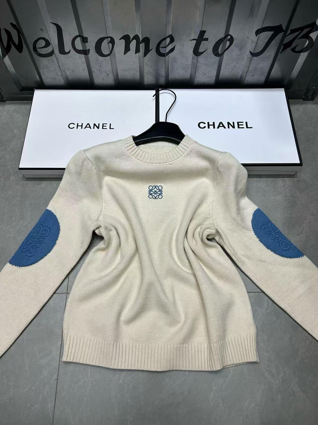 L0WEW 刺繍ロゴセーター【50％割引+送料無料】