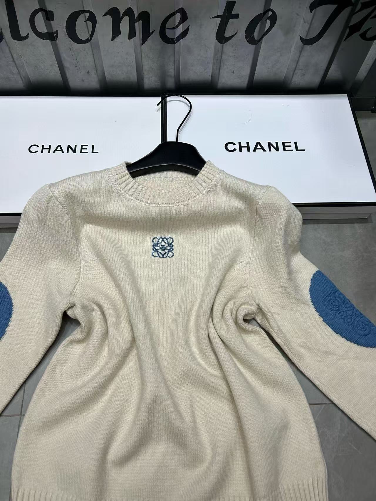 L0WEW 刺繍ロゴセーター【50％割引+送料無料】