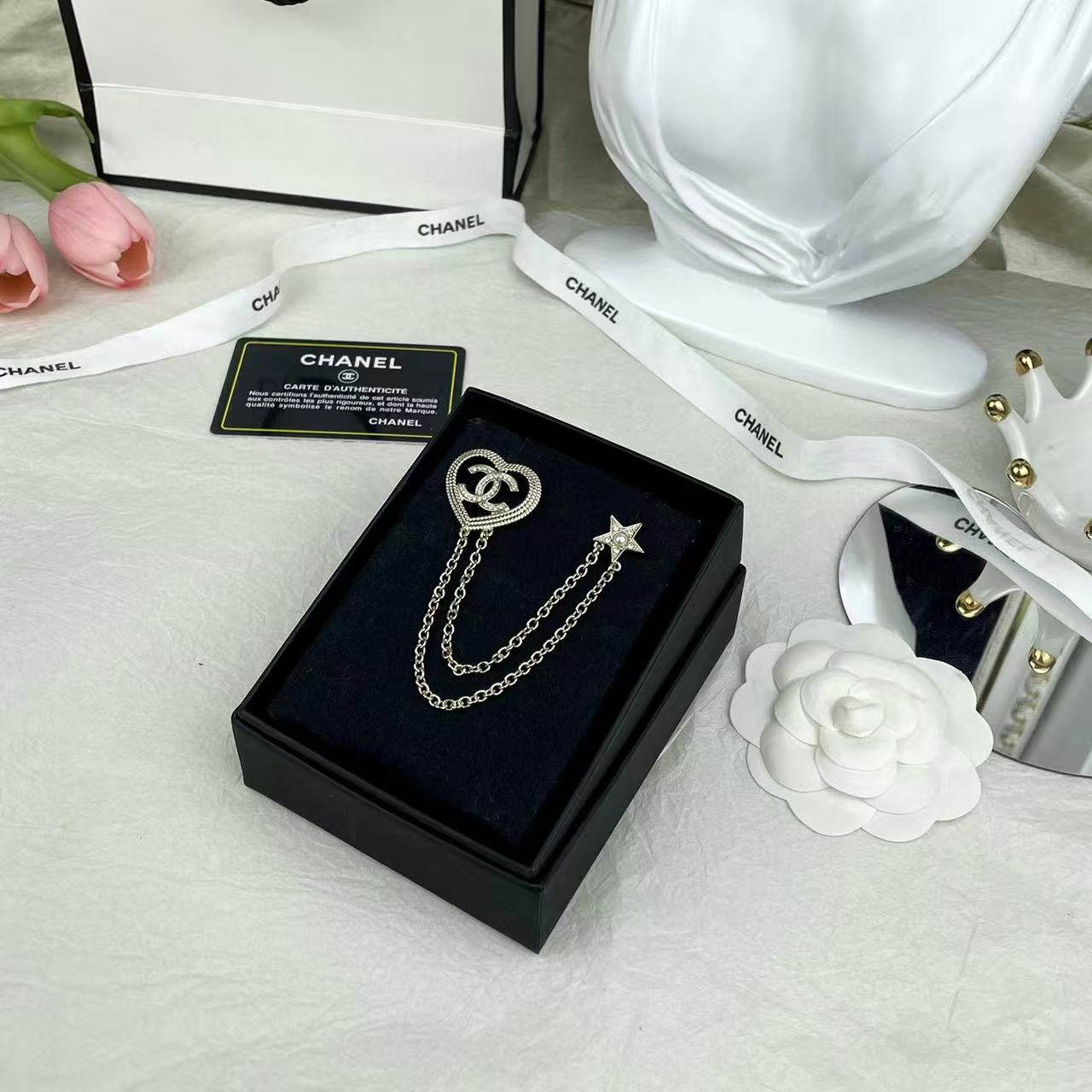 CHANE1 ダブルC ハートチェーンブローチ【50％割引+送料無料】